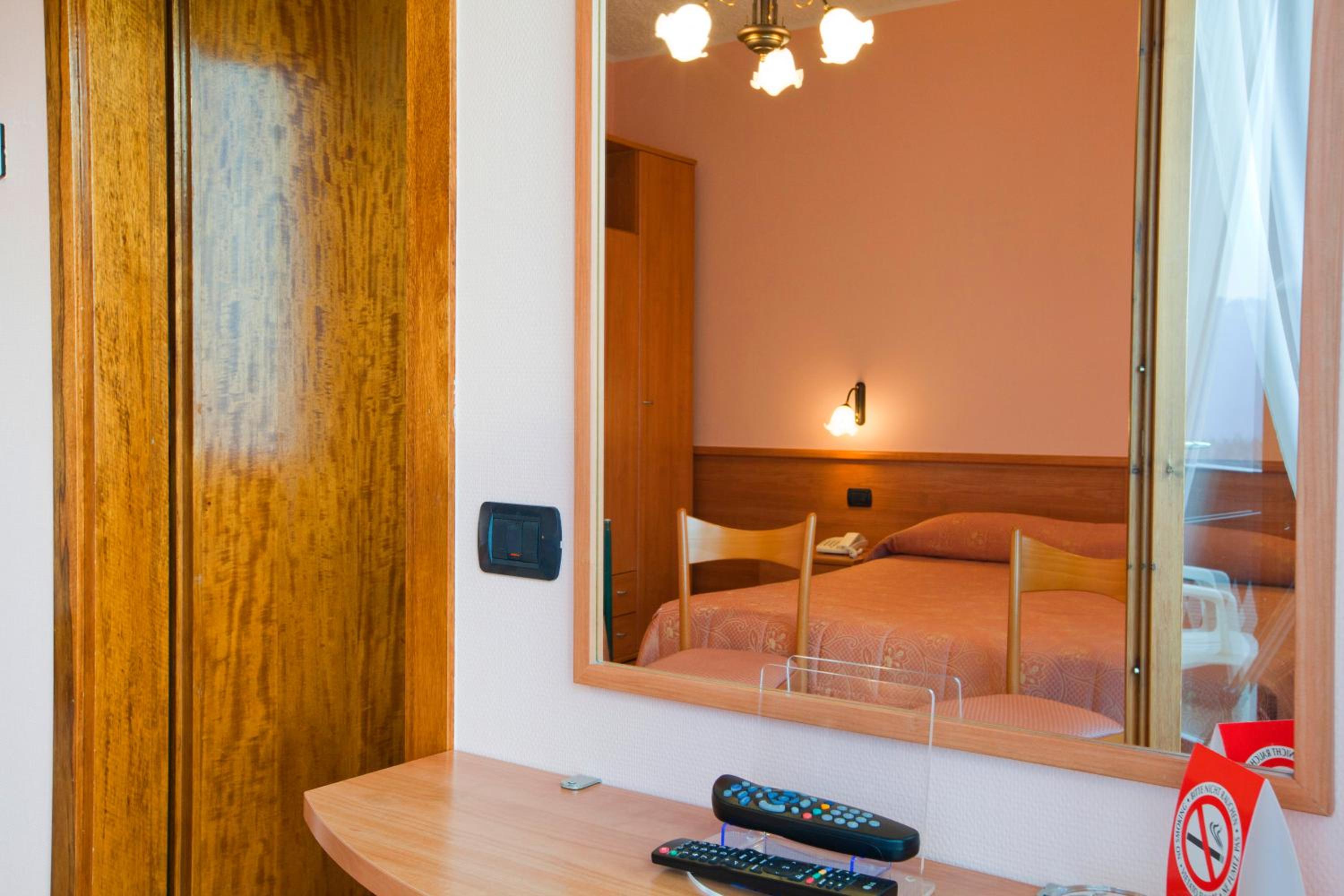 Single Room photo 2