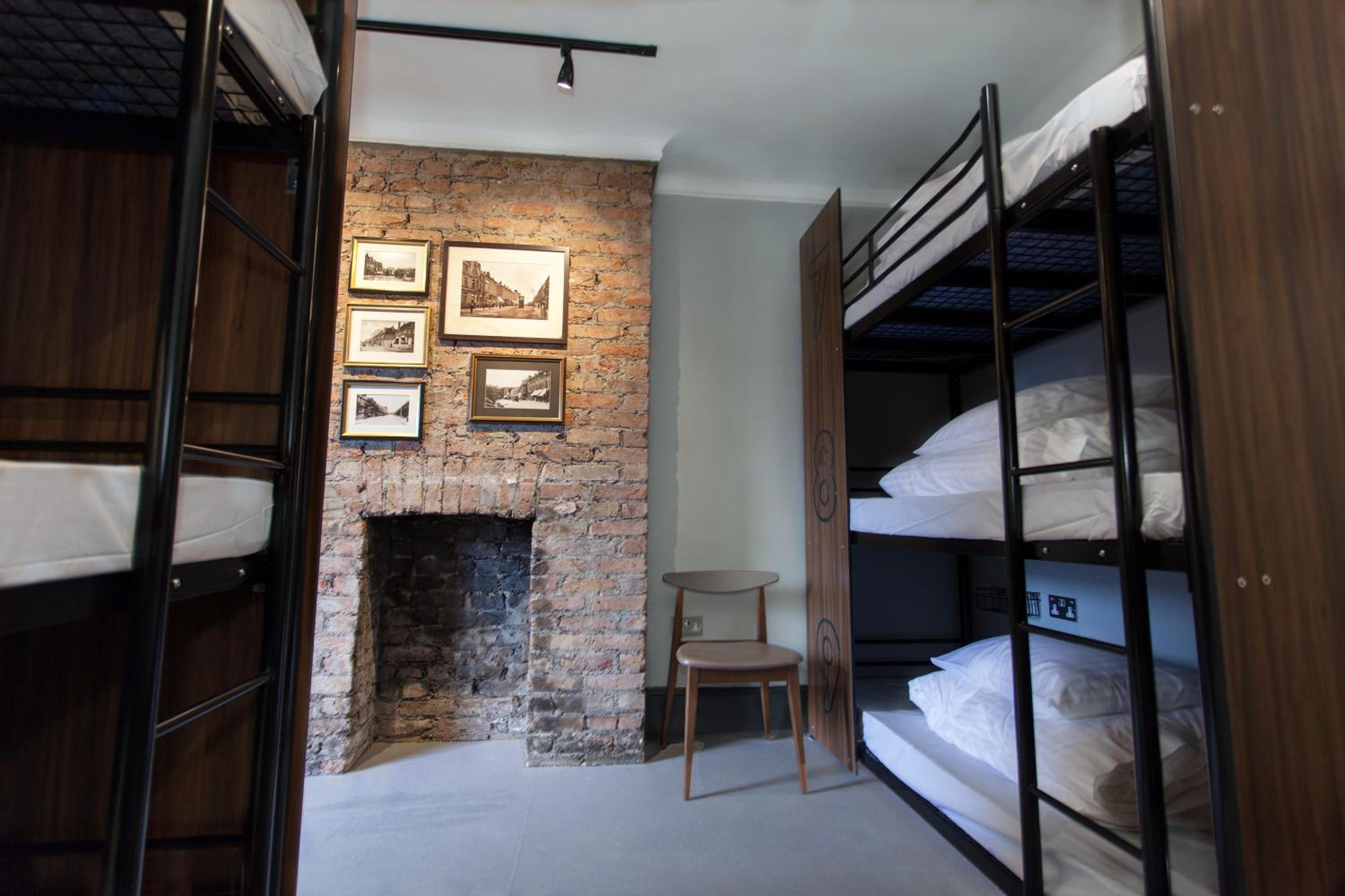 Private 9-Bed Dormitory with Shared Bathroom photo 2