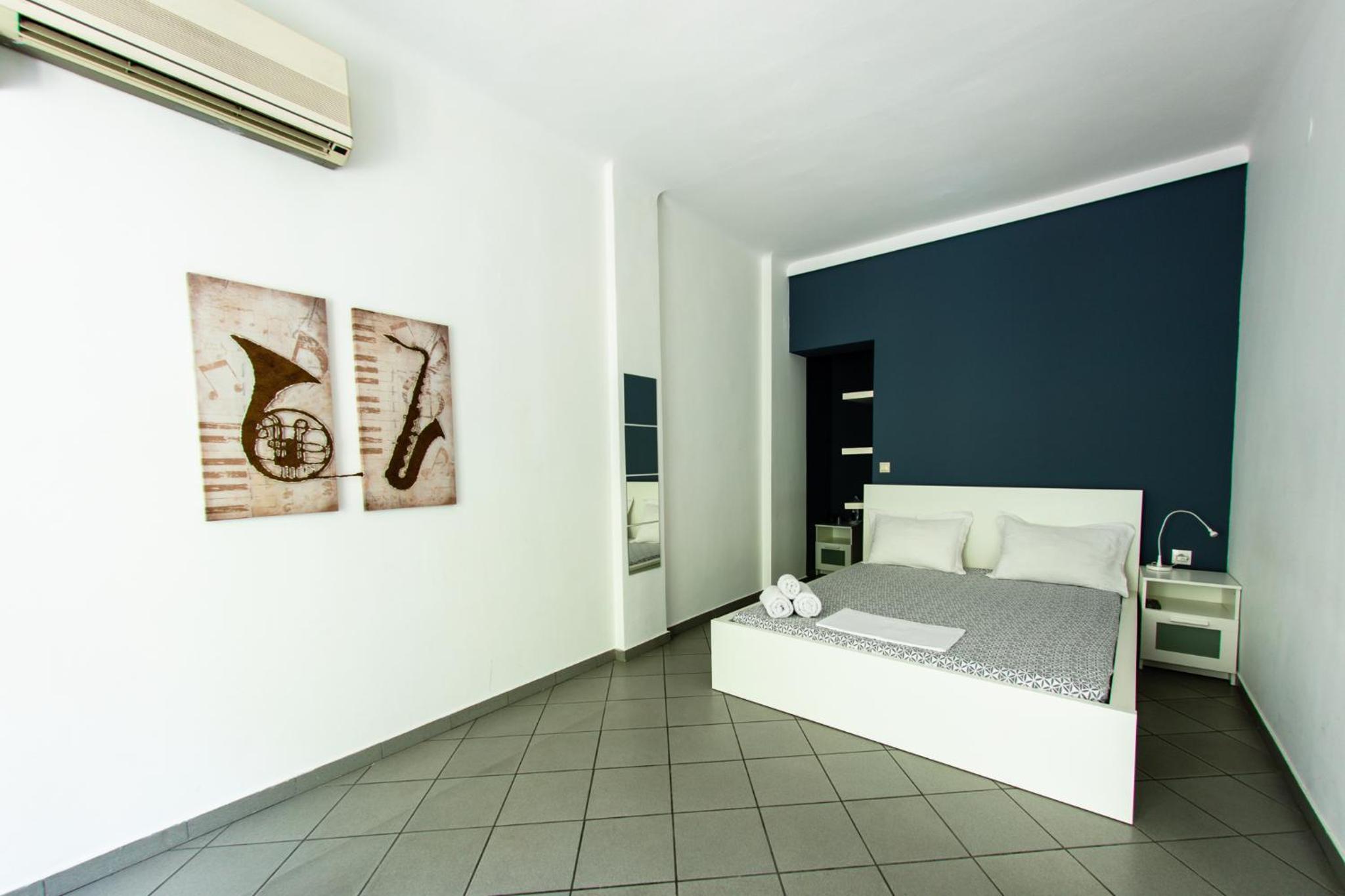 One-Bedroom Apartment - Photo 15