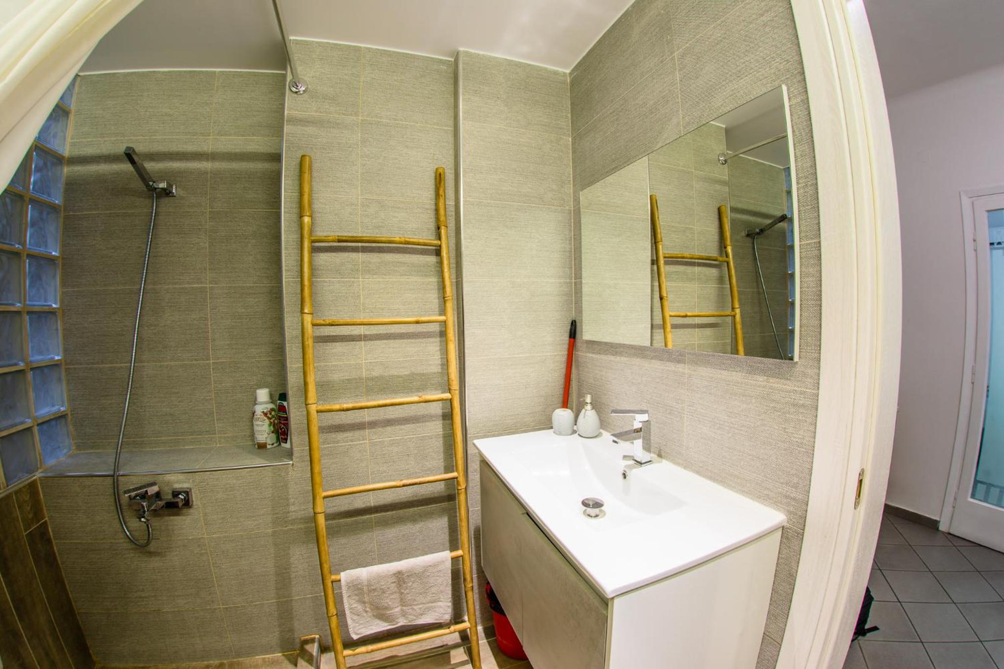 One-Bedroom Apartment - Photo 27