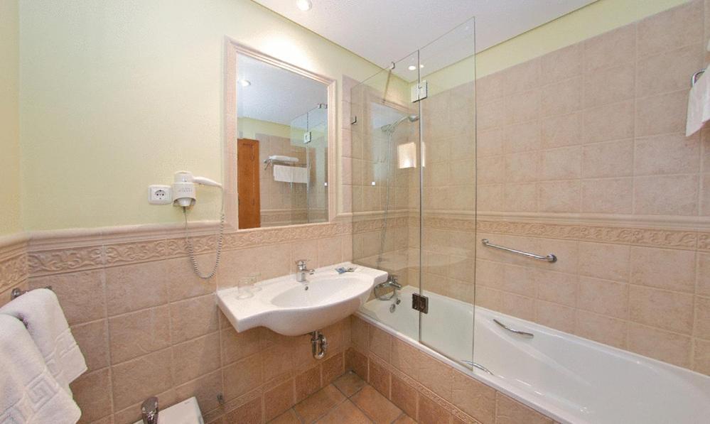One-Bedroom Apartment (3 Adults) - Photo 3