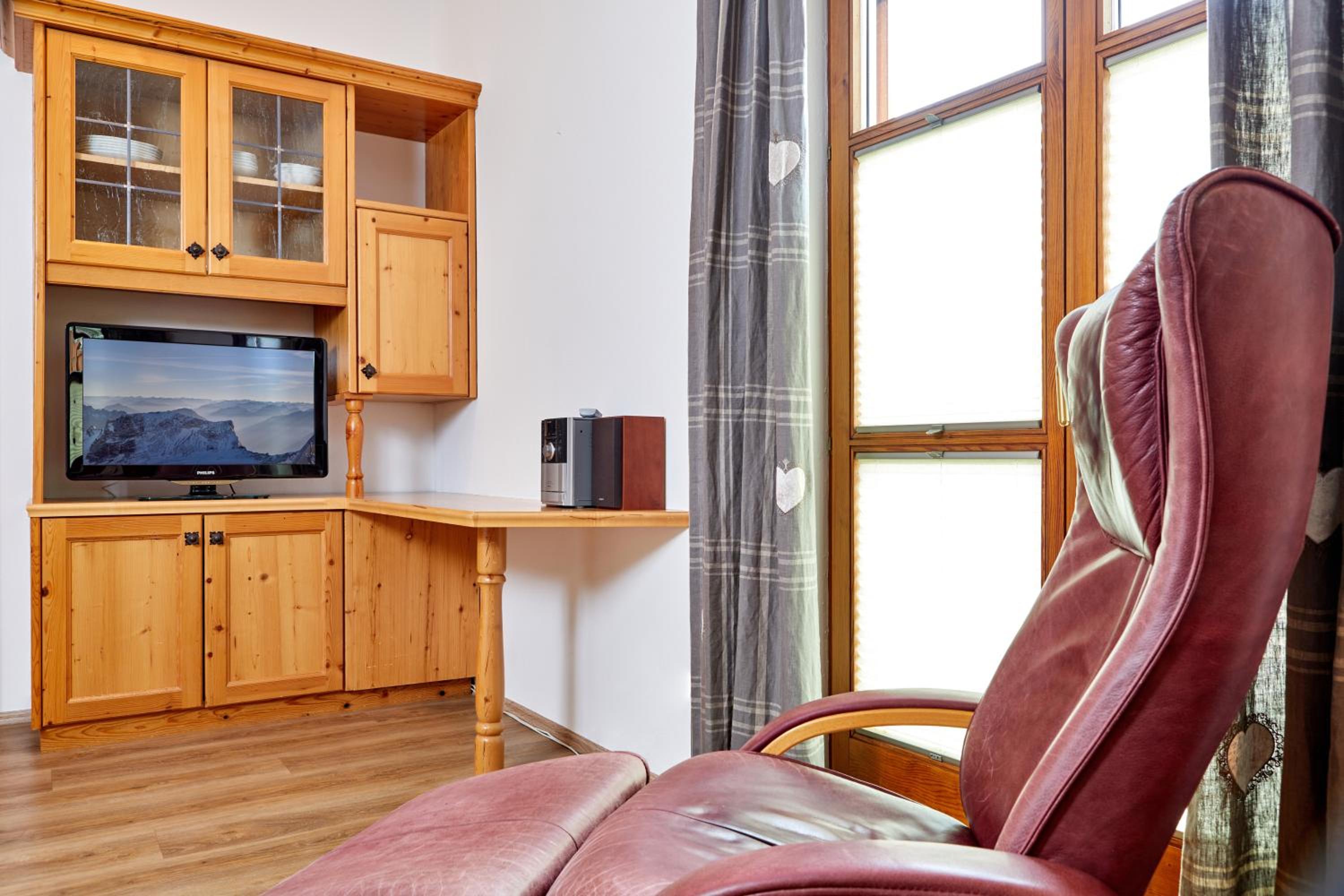 Apartment with Balcony photo 2