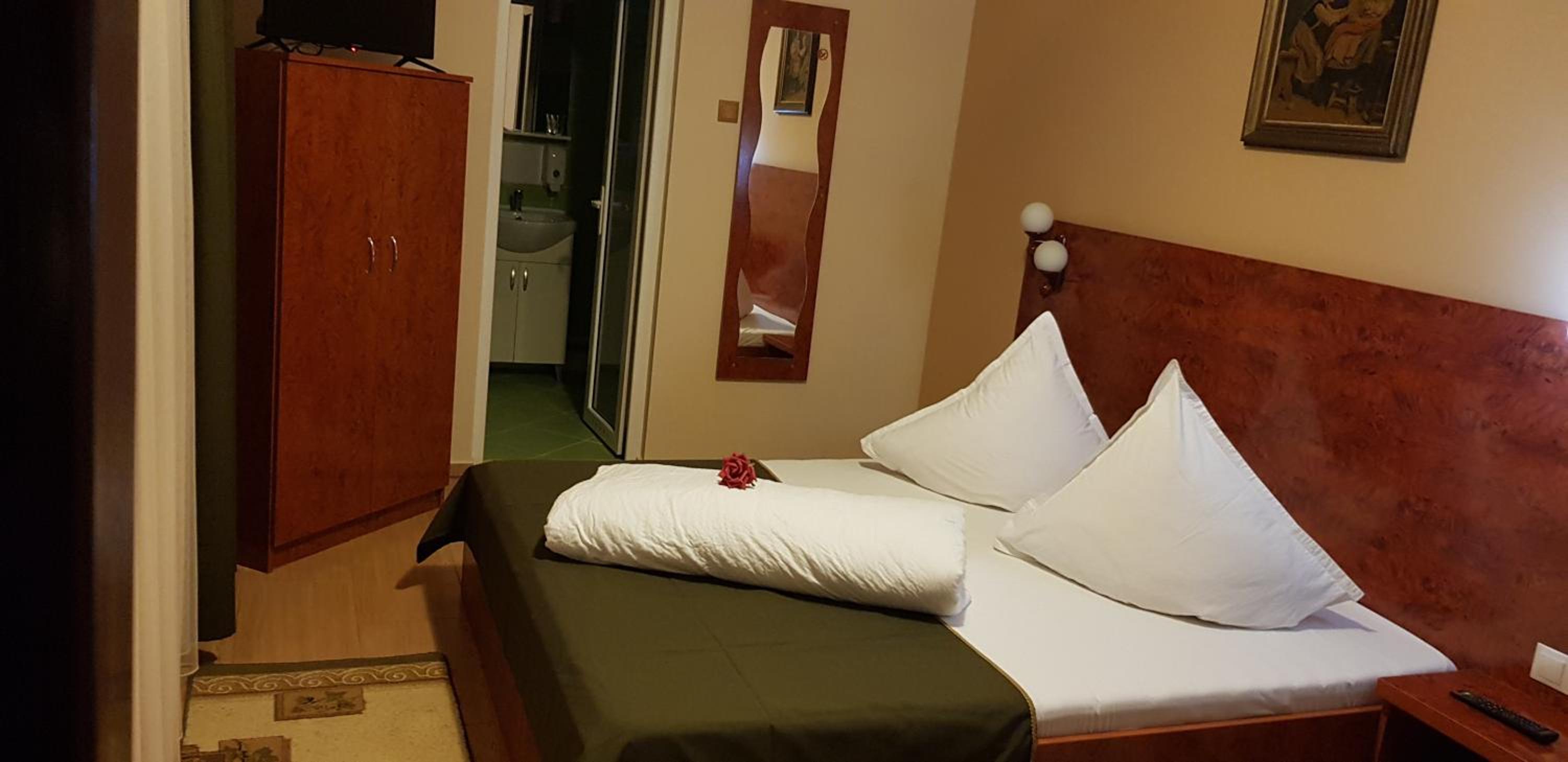 Double or Twin Room - Photo 26