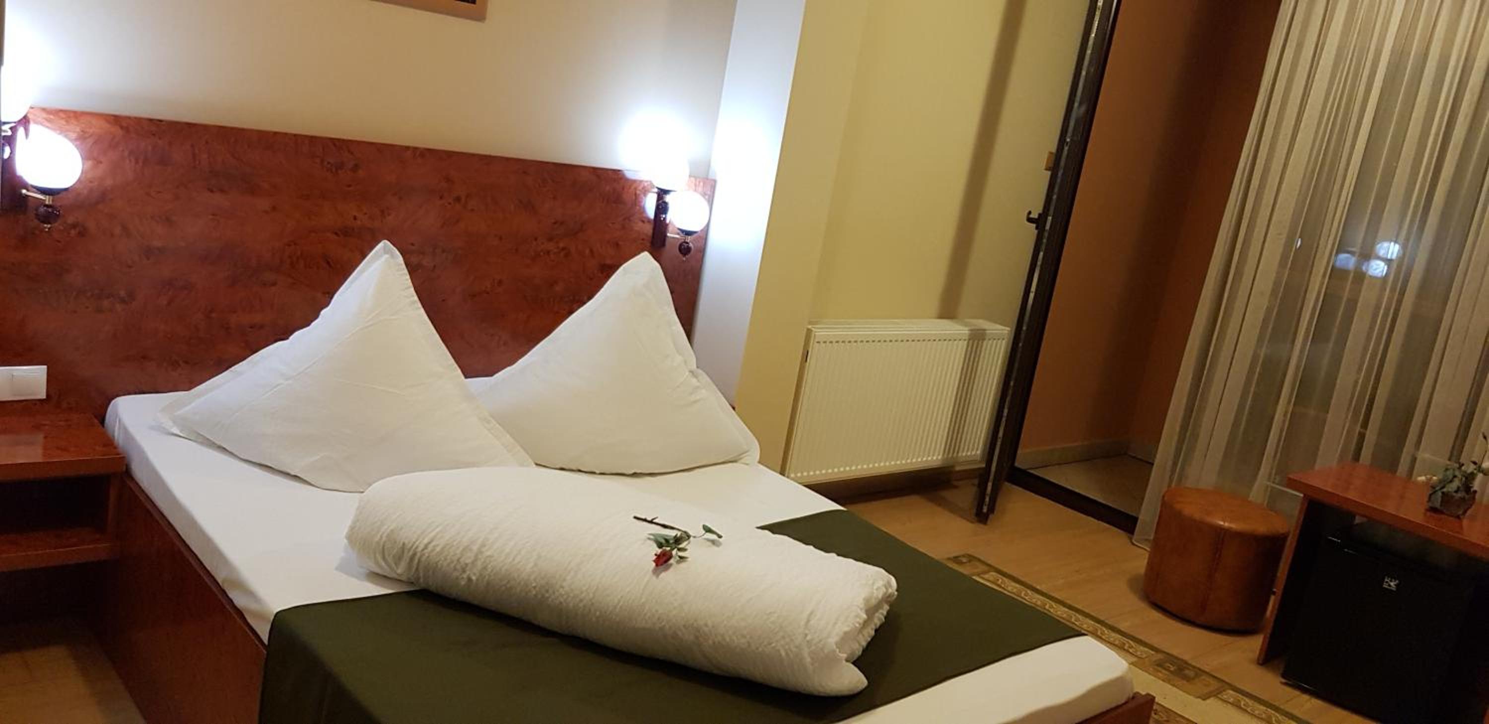 Double Room with Balcony - Photo 4