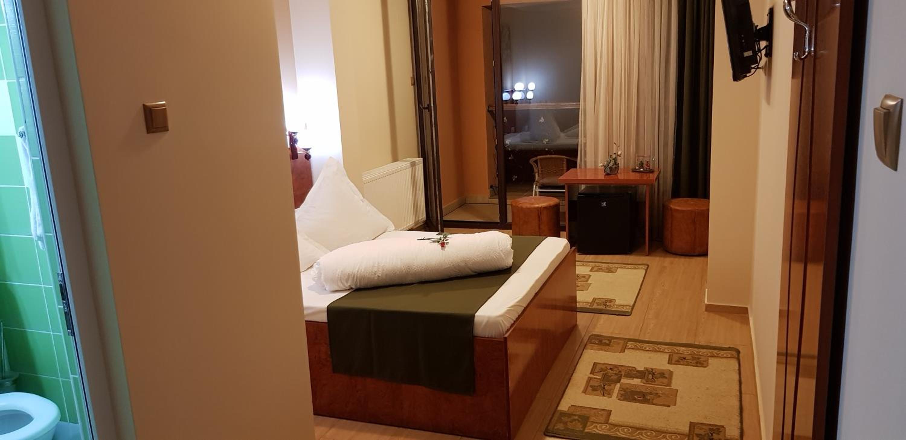 Double Room with Balcony - Photo 2