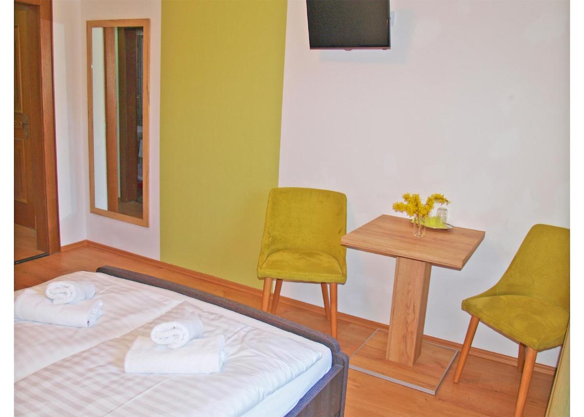 Deluxe Double Room with Extra Bed photo 2