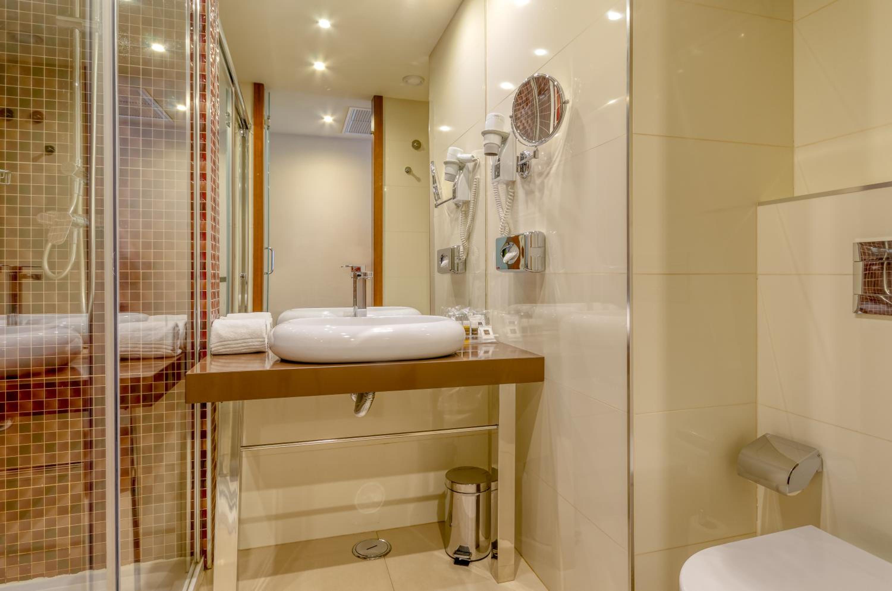 Superior Twin Room - Photo 4