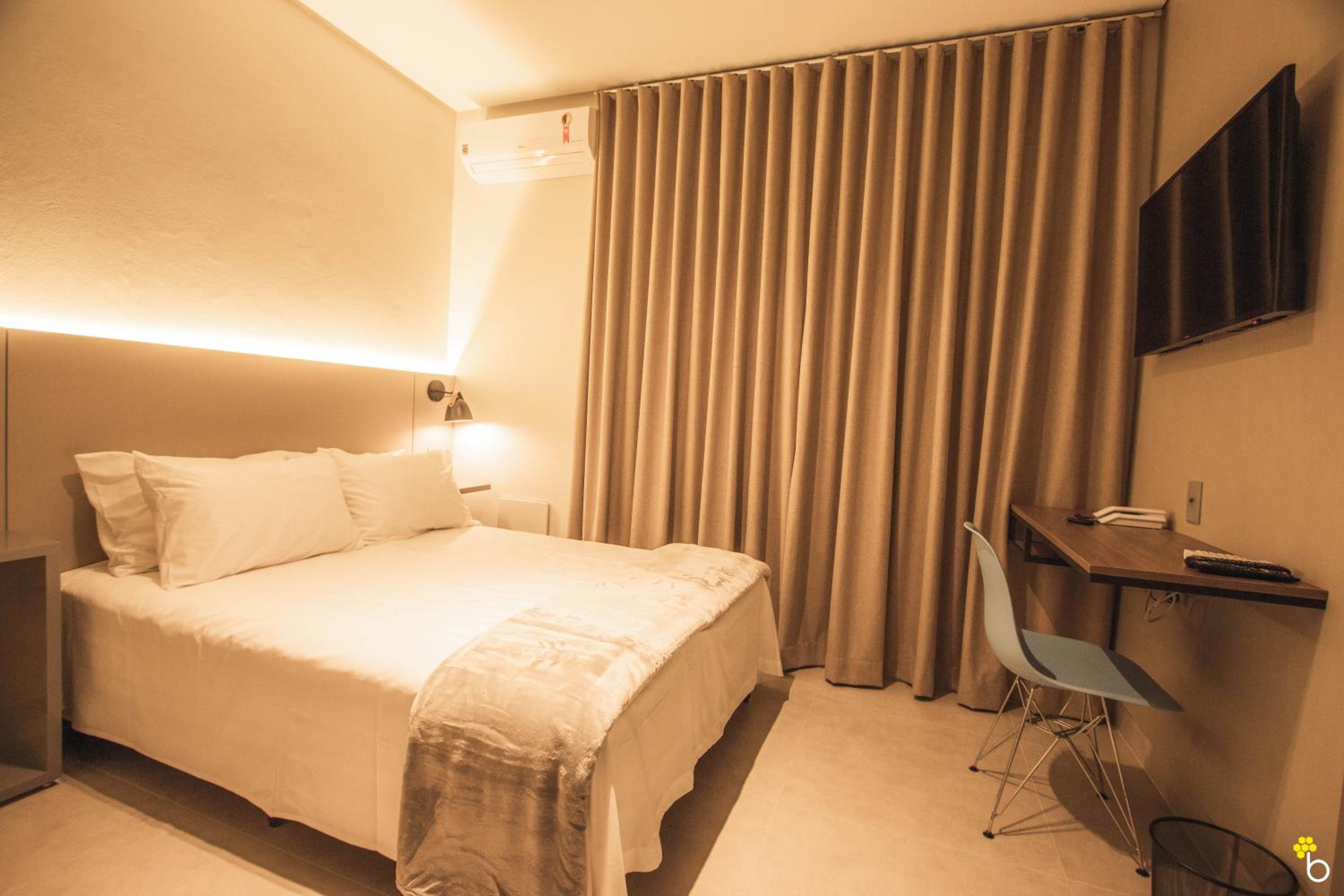 Executive Suite - Photo 1