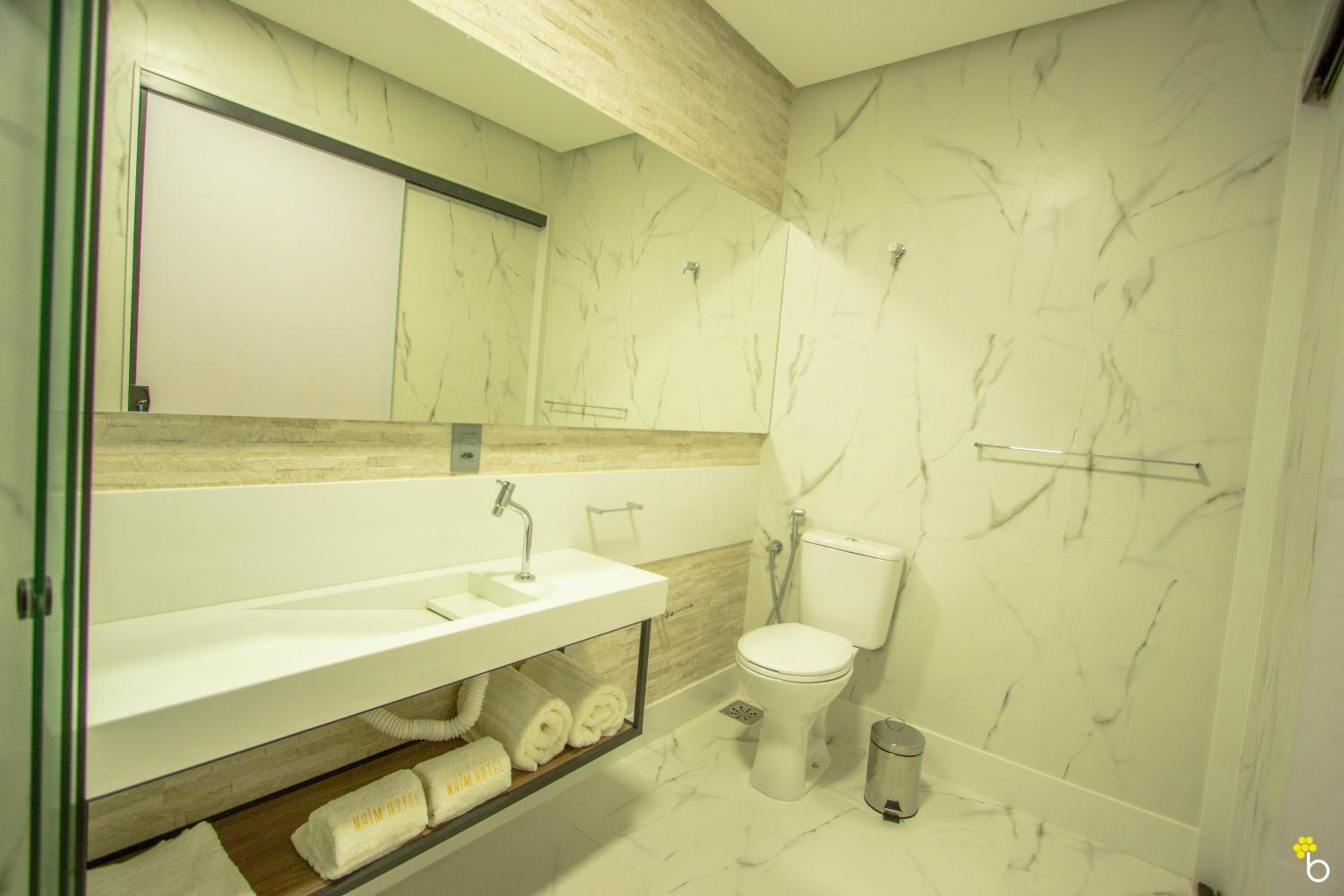 Executive Suite - Photo 3