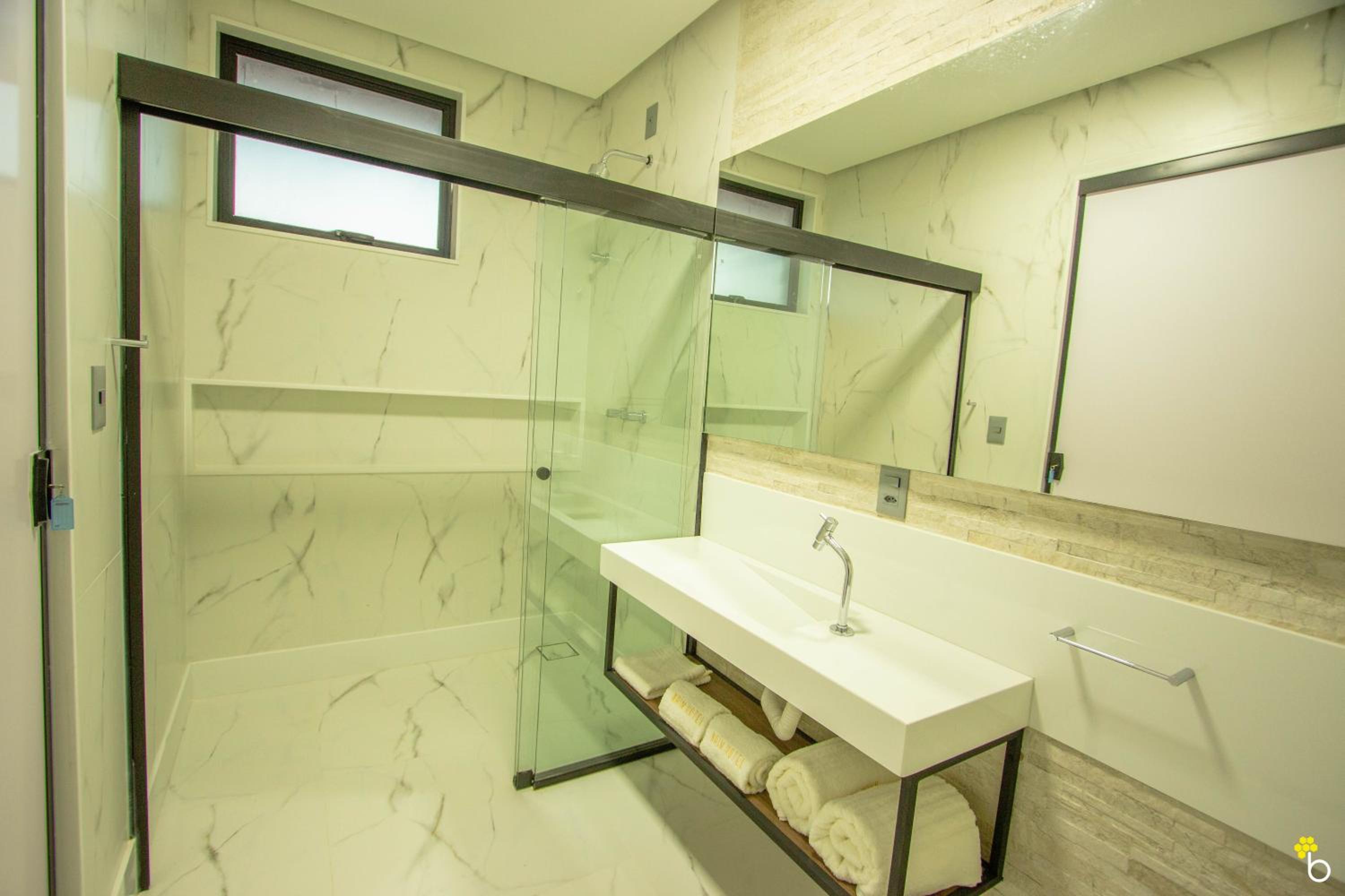 Executive Suite - Photo 4