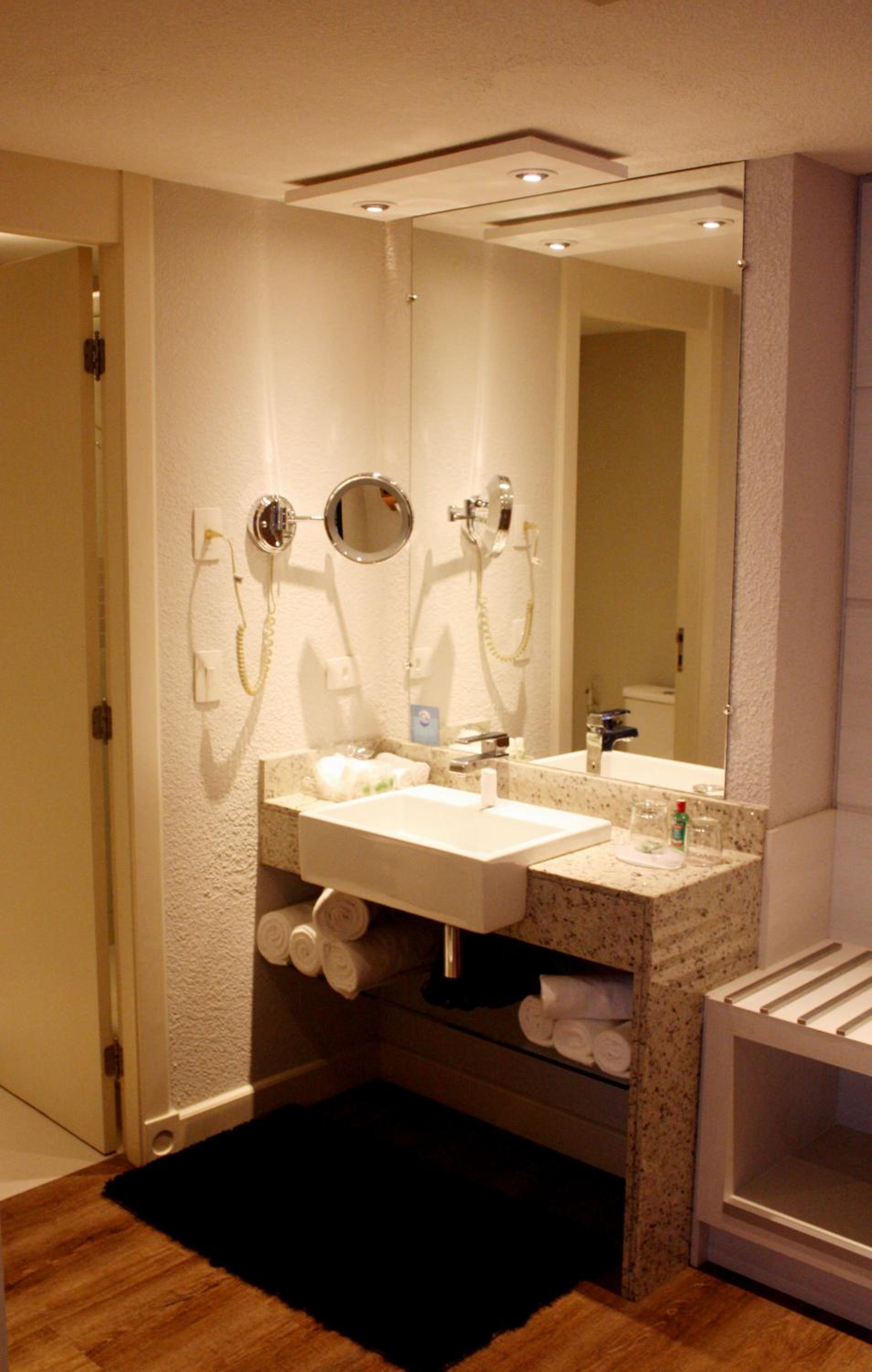 Luxury  Two Double Beds Non-Smoking - Photo 6