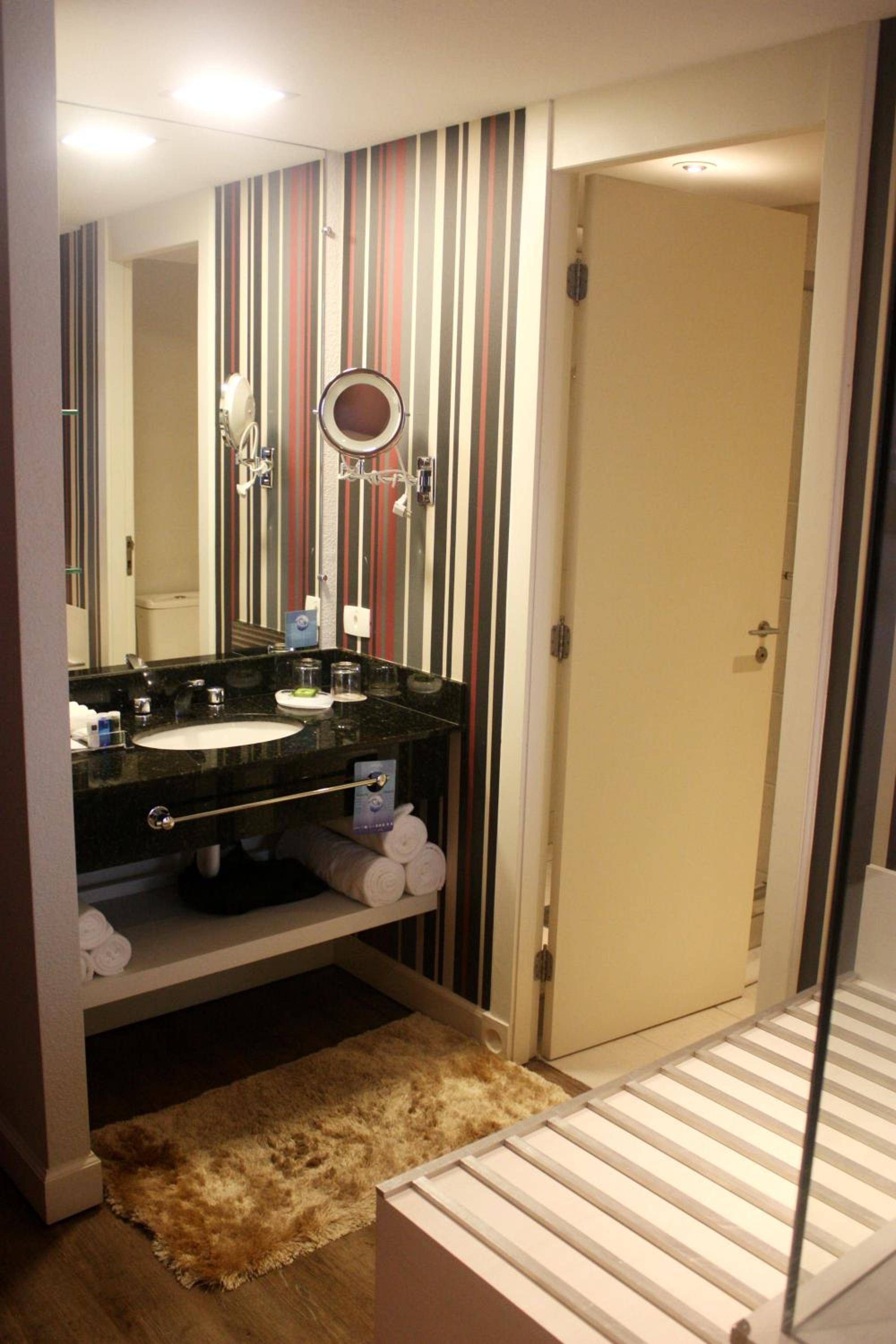 Luxury  Two Double Beds Non-Smoking - Photo 5
