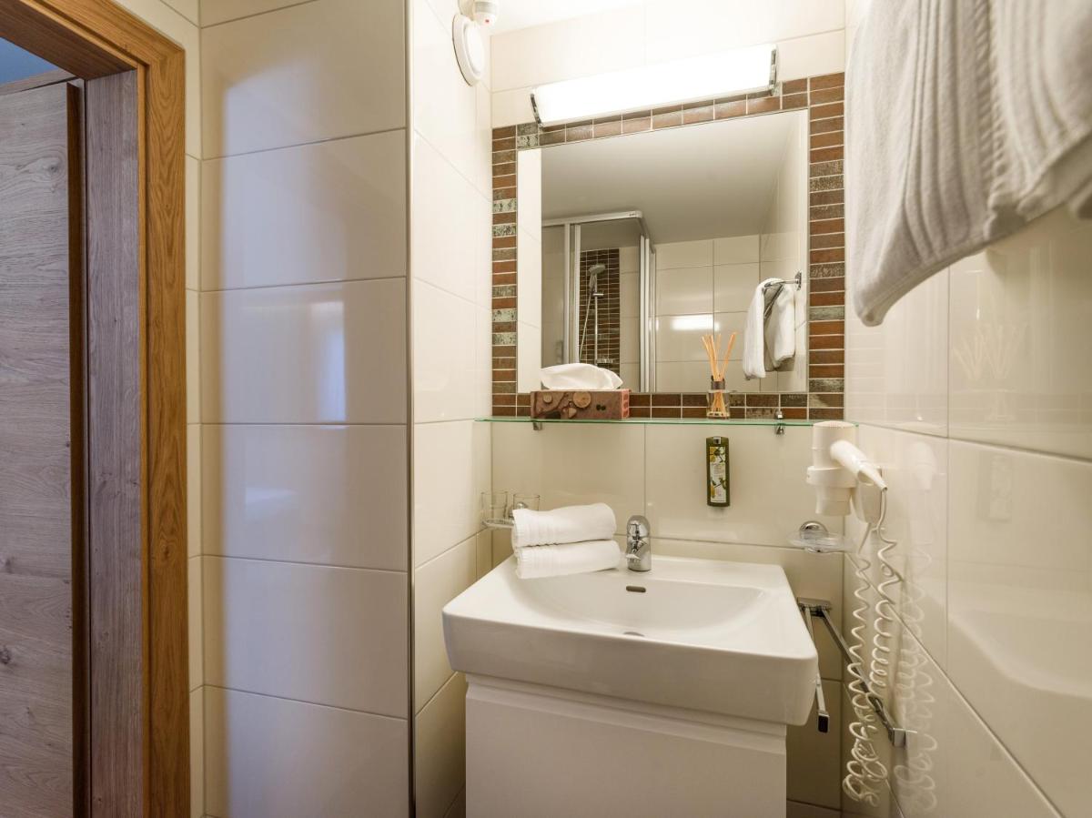 Comfort One-Bedroom Apartment with Balcony photo 1