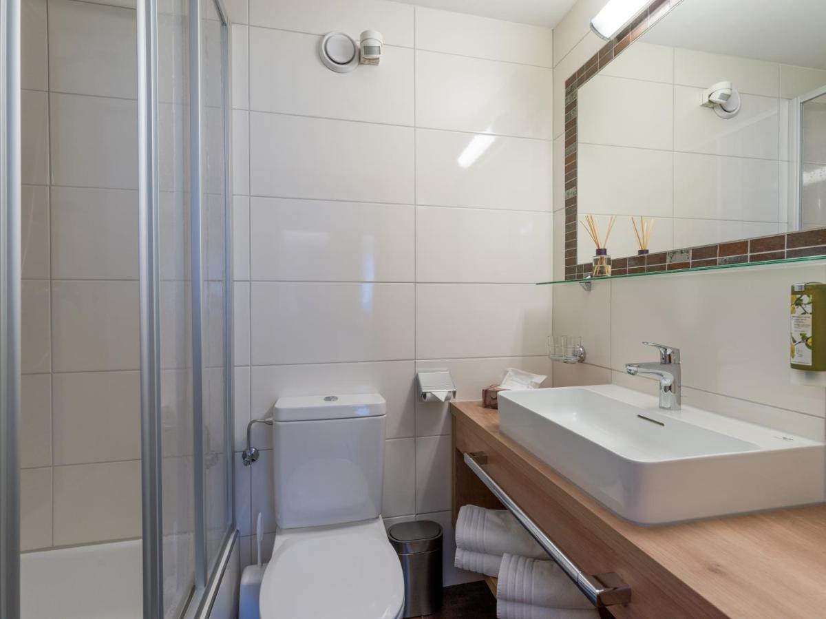 Comfort One-Bedroom Apartment with Balcony photo 2