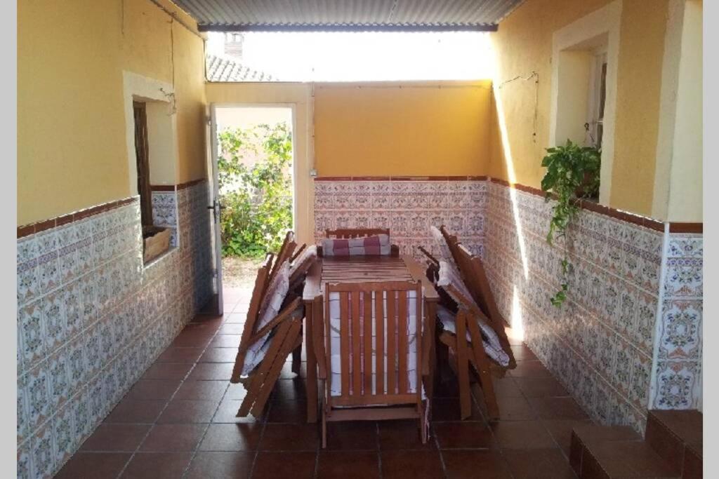 Five-Bedroom House photo 2