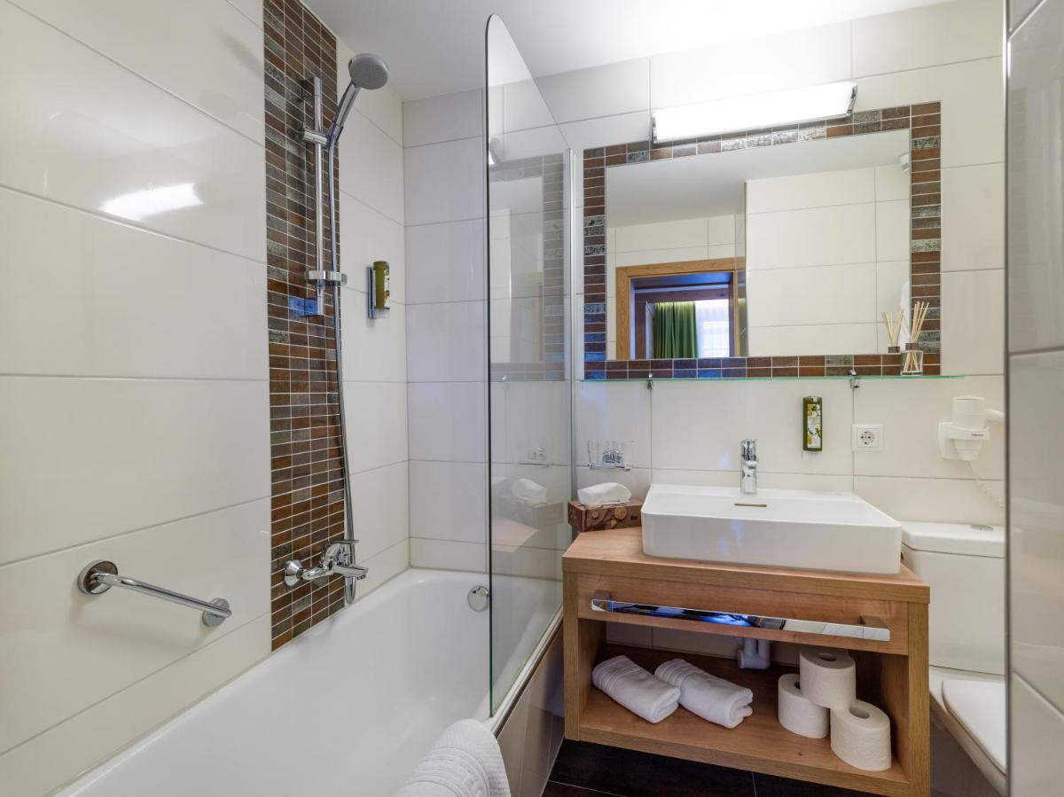 Comfort Two-Bedroom Apartment with Balcony photo 1