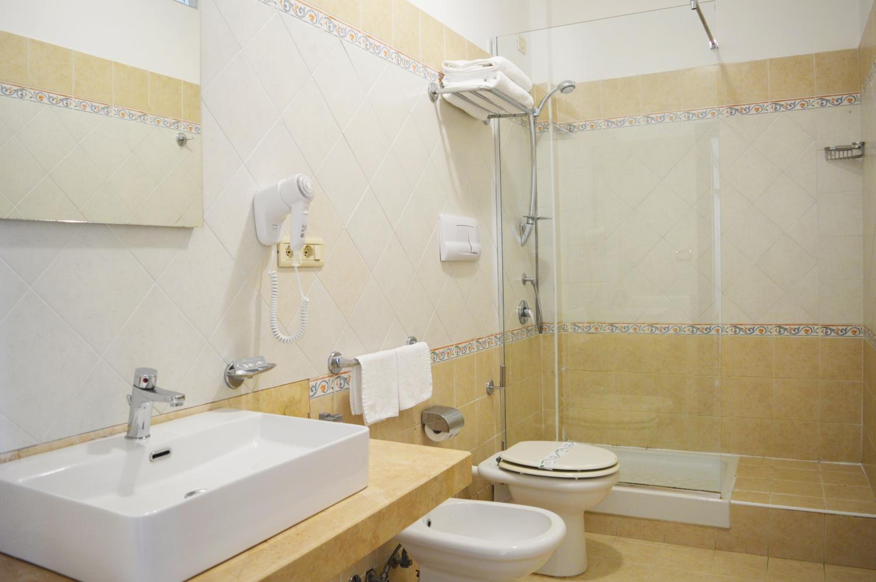 Family Suite (2 Adults + 2 Children) photo 2