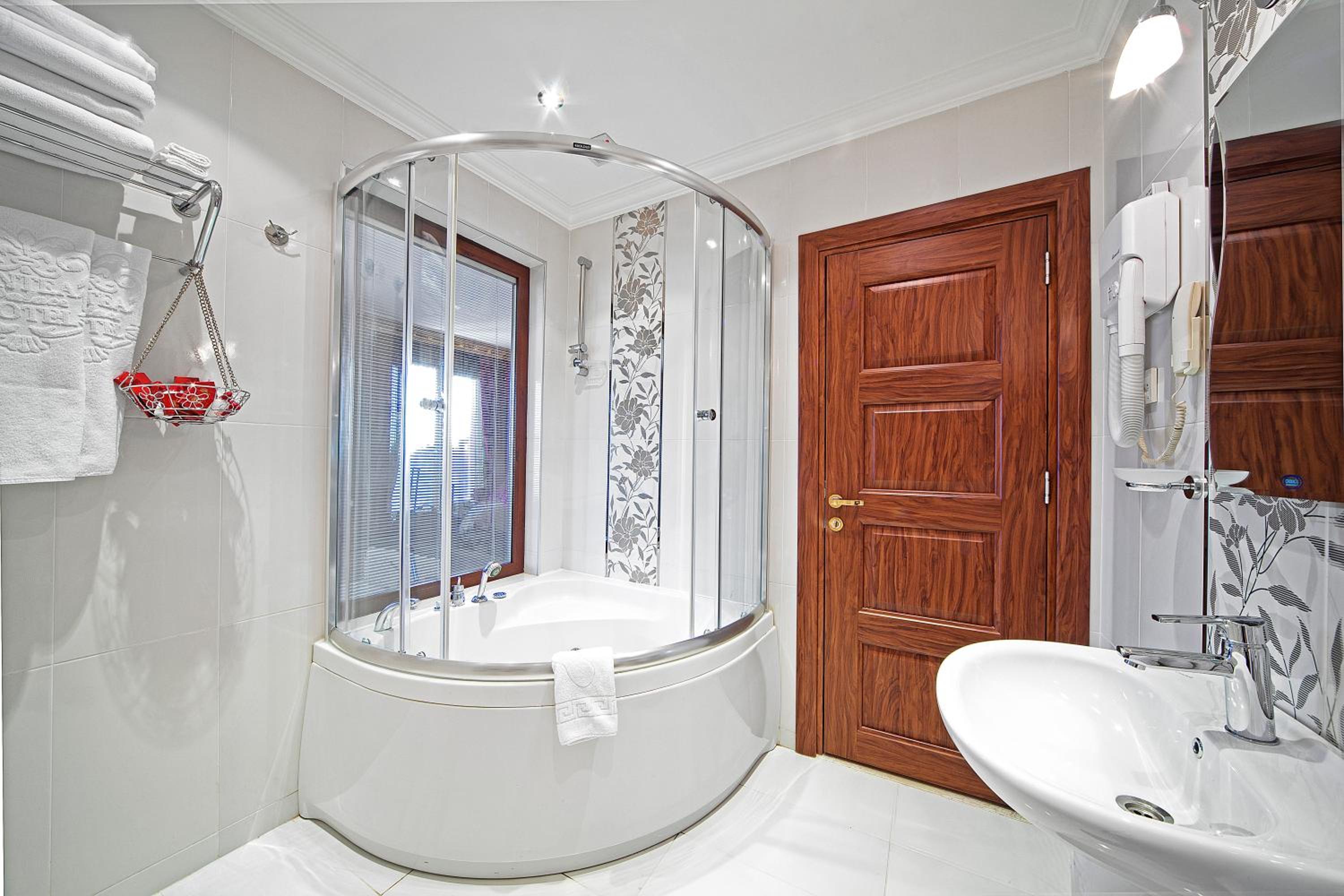 King Suite with Sofa Bed photo 2