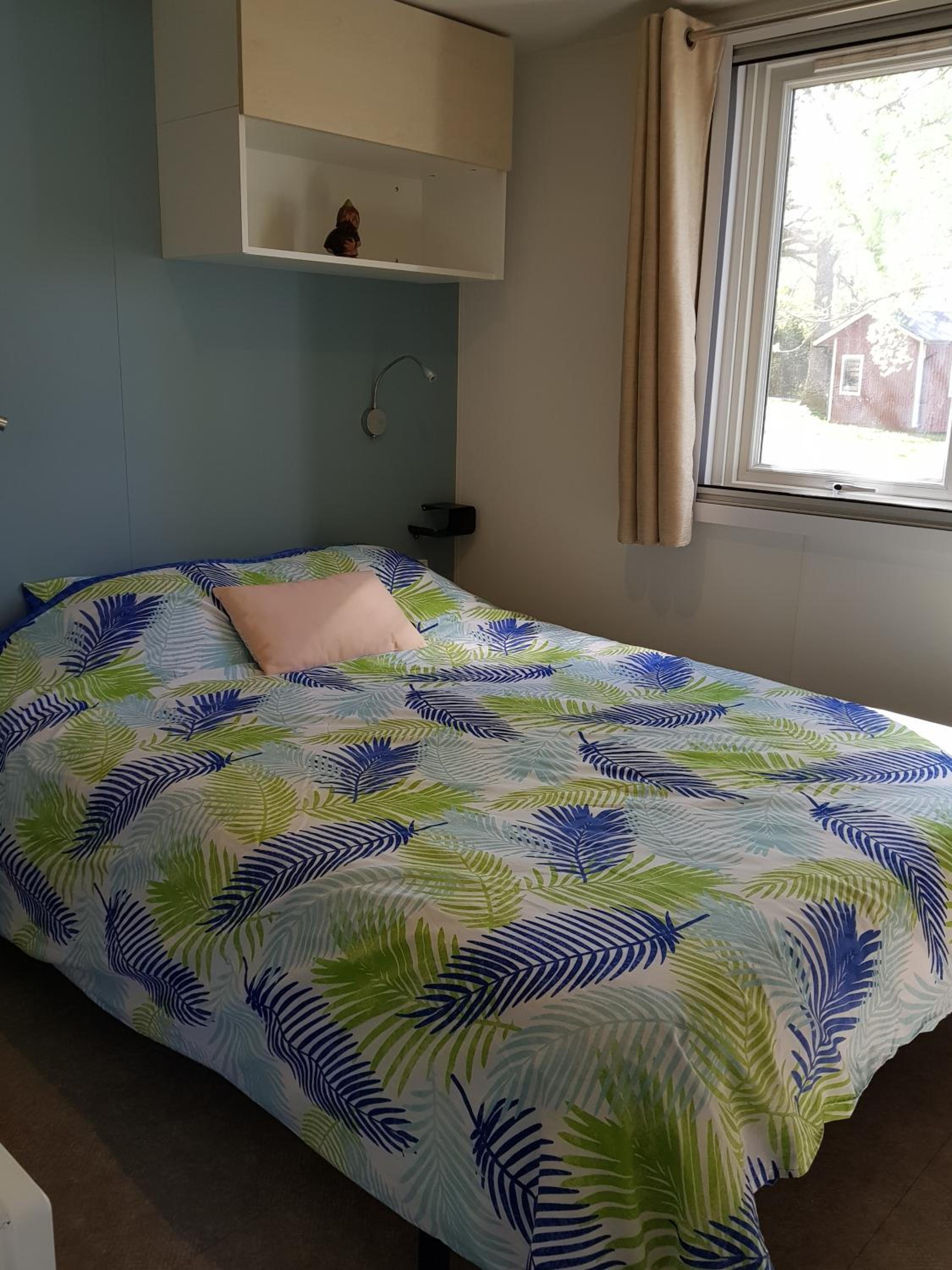 Mobile Home - Photo 3