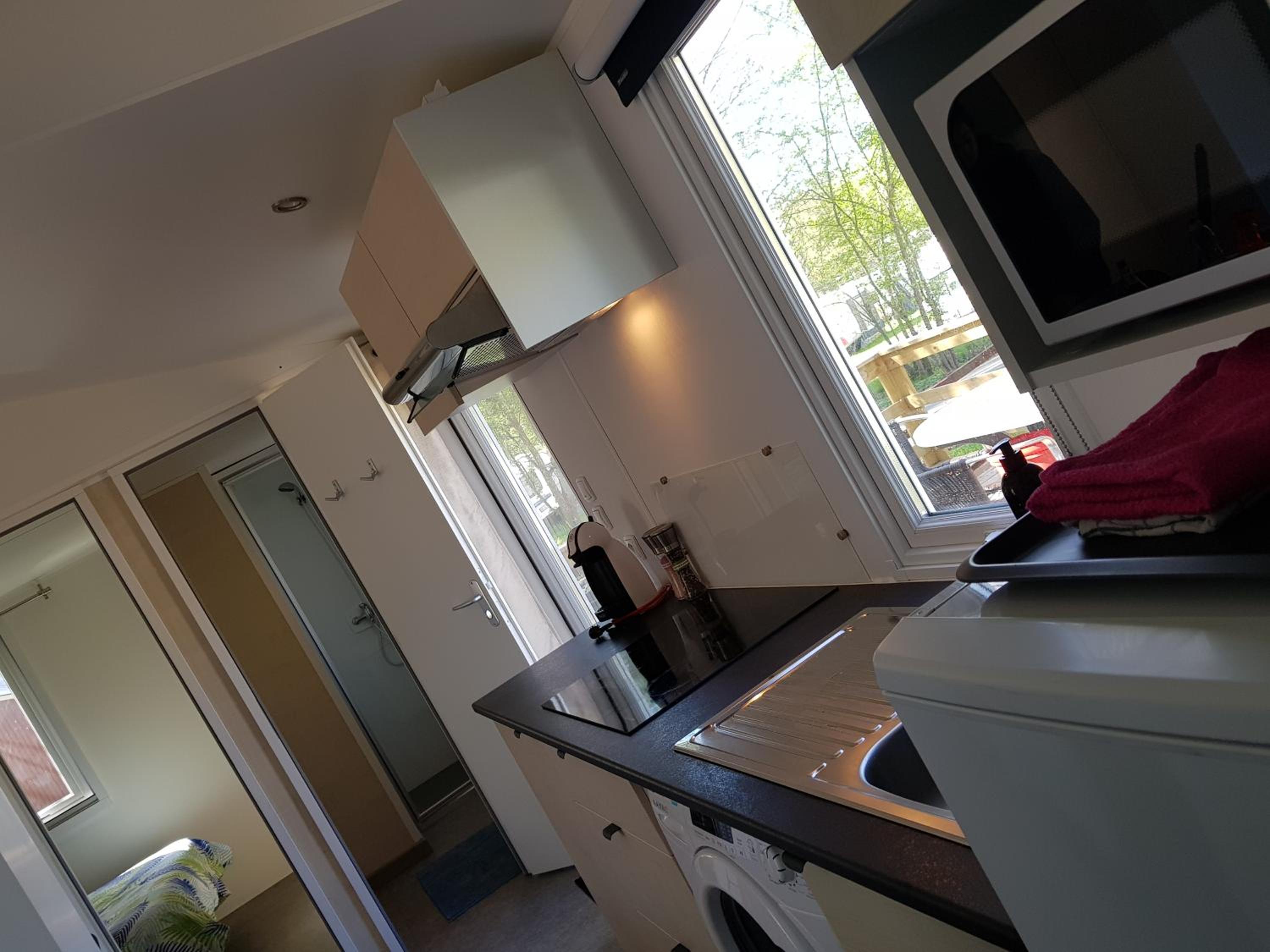 Mobile Home - Photo 5