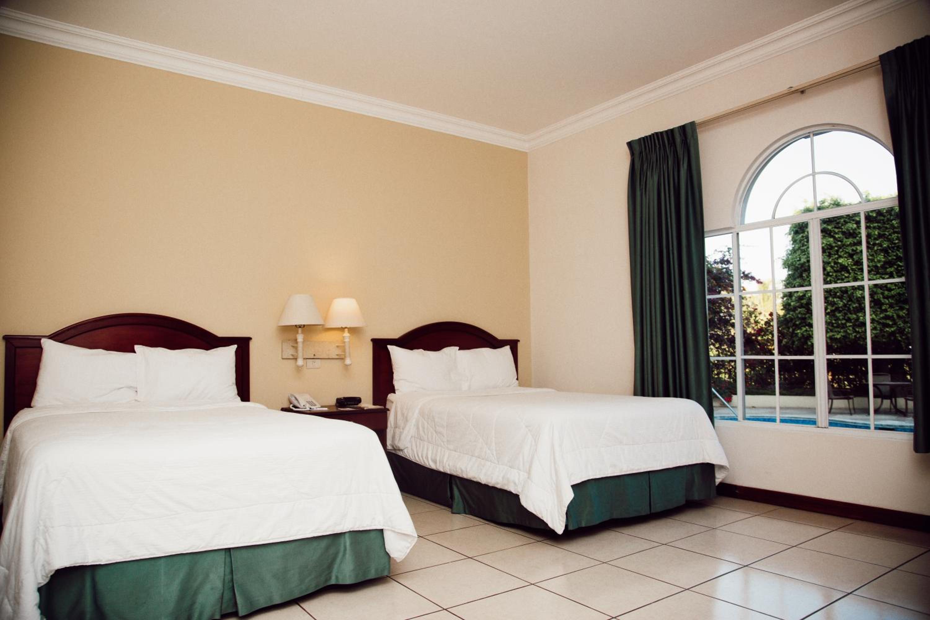 Habitación Estándar Doble con Dos Camas Dobles