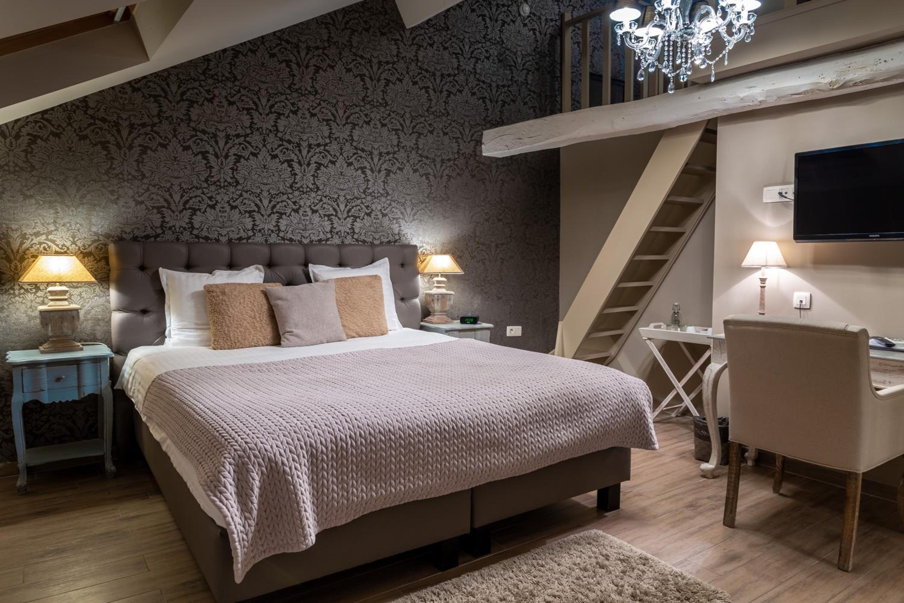 Standard Double Room - Photo 2