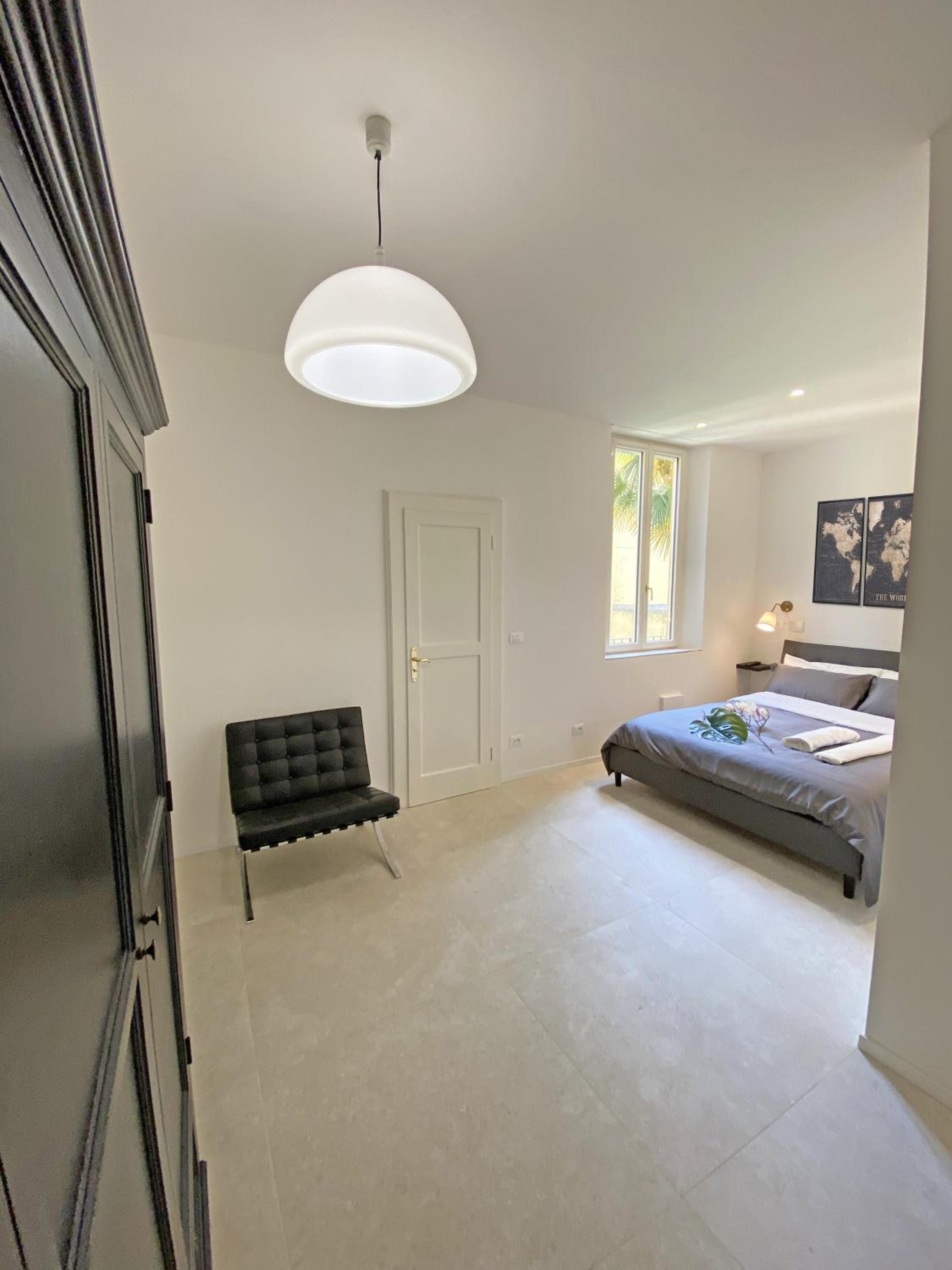 Double Room - Photo 7