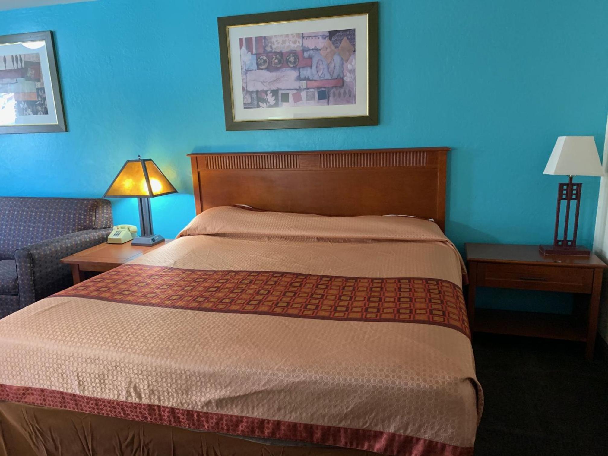 Standard King Room photo 3