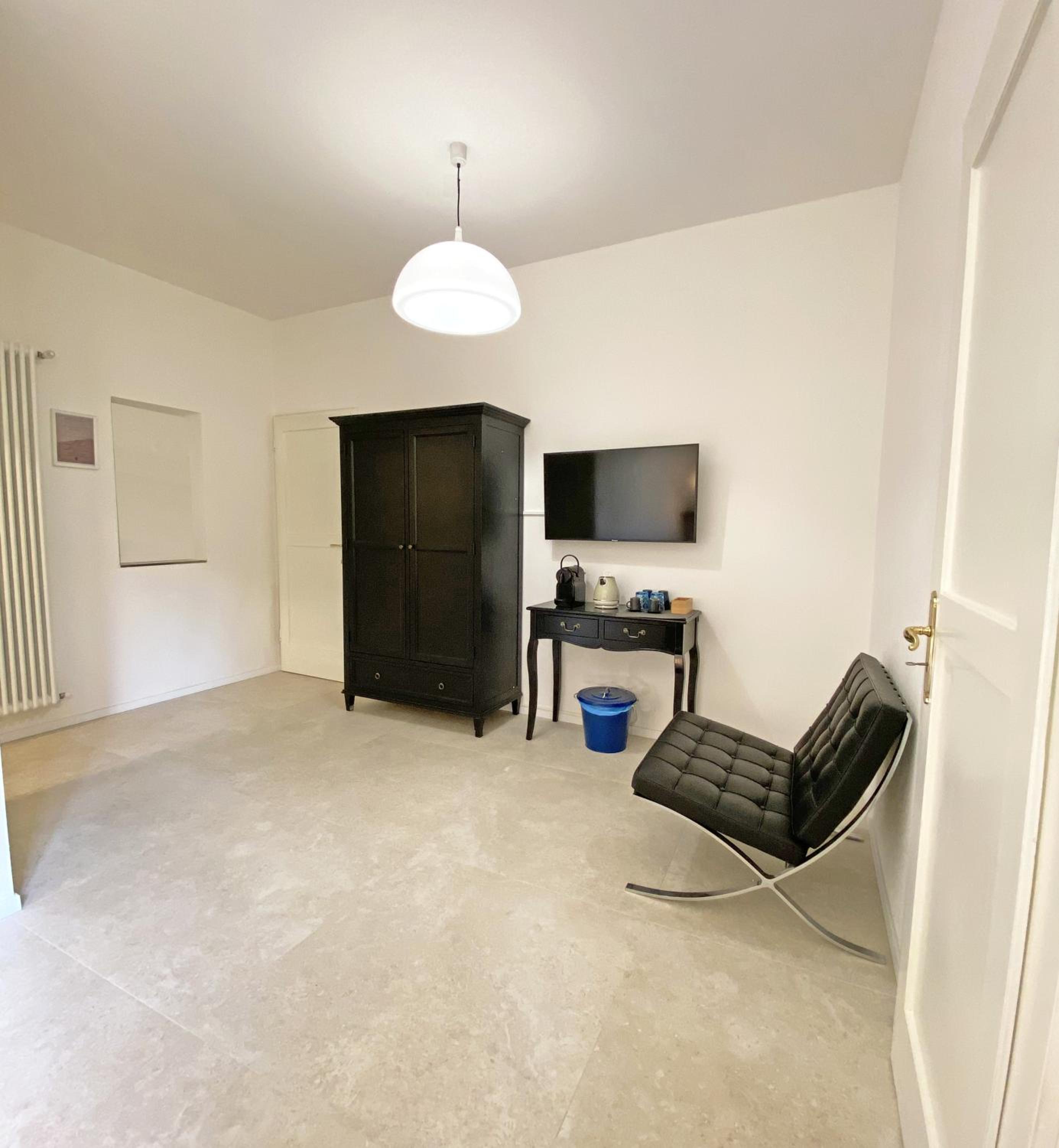 Double Room - Photo 4