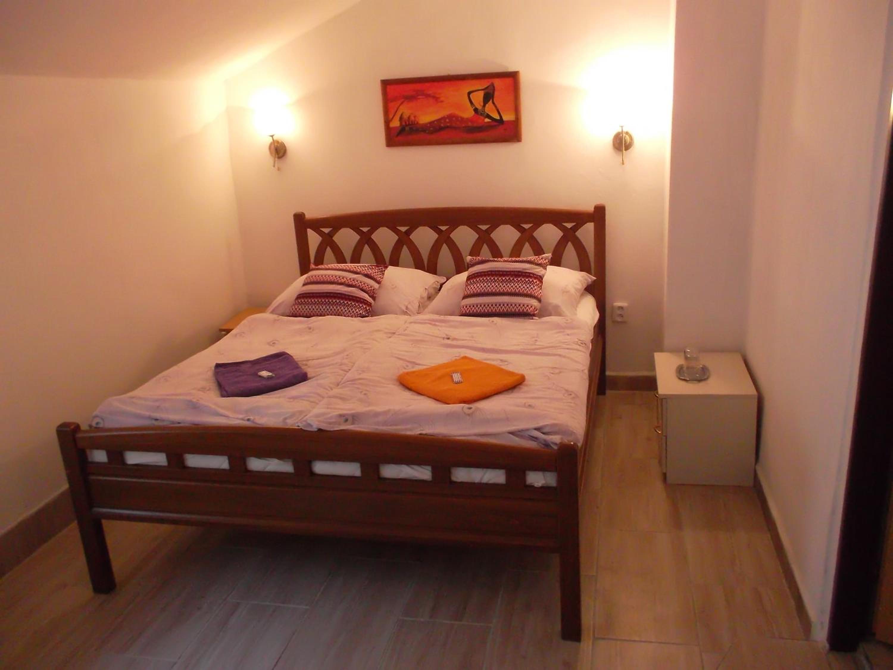 Deluxe Double Room with Shower - Photo 12