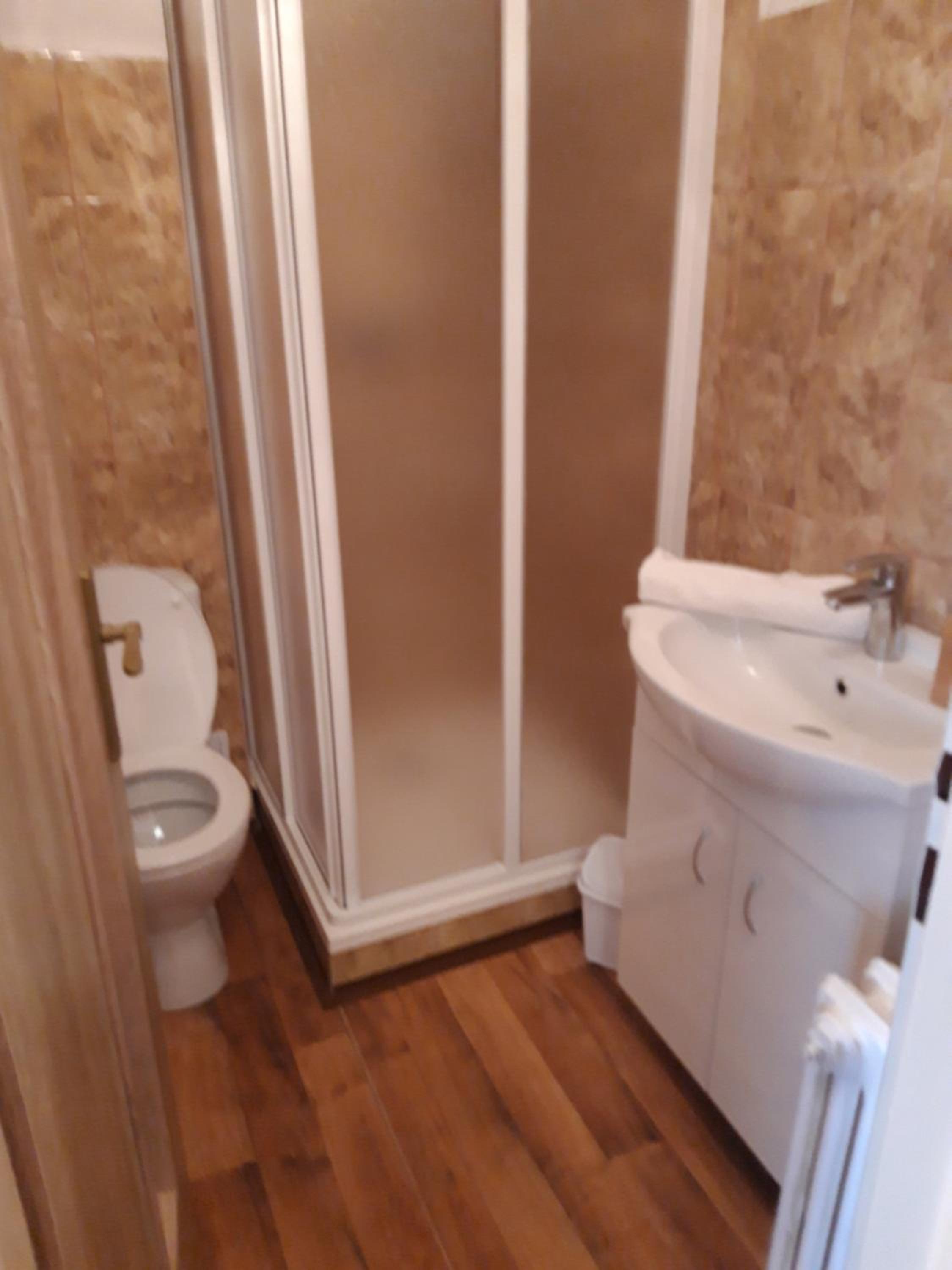 Twin Room with Private Bathroom - Photo 3