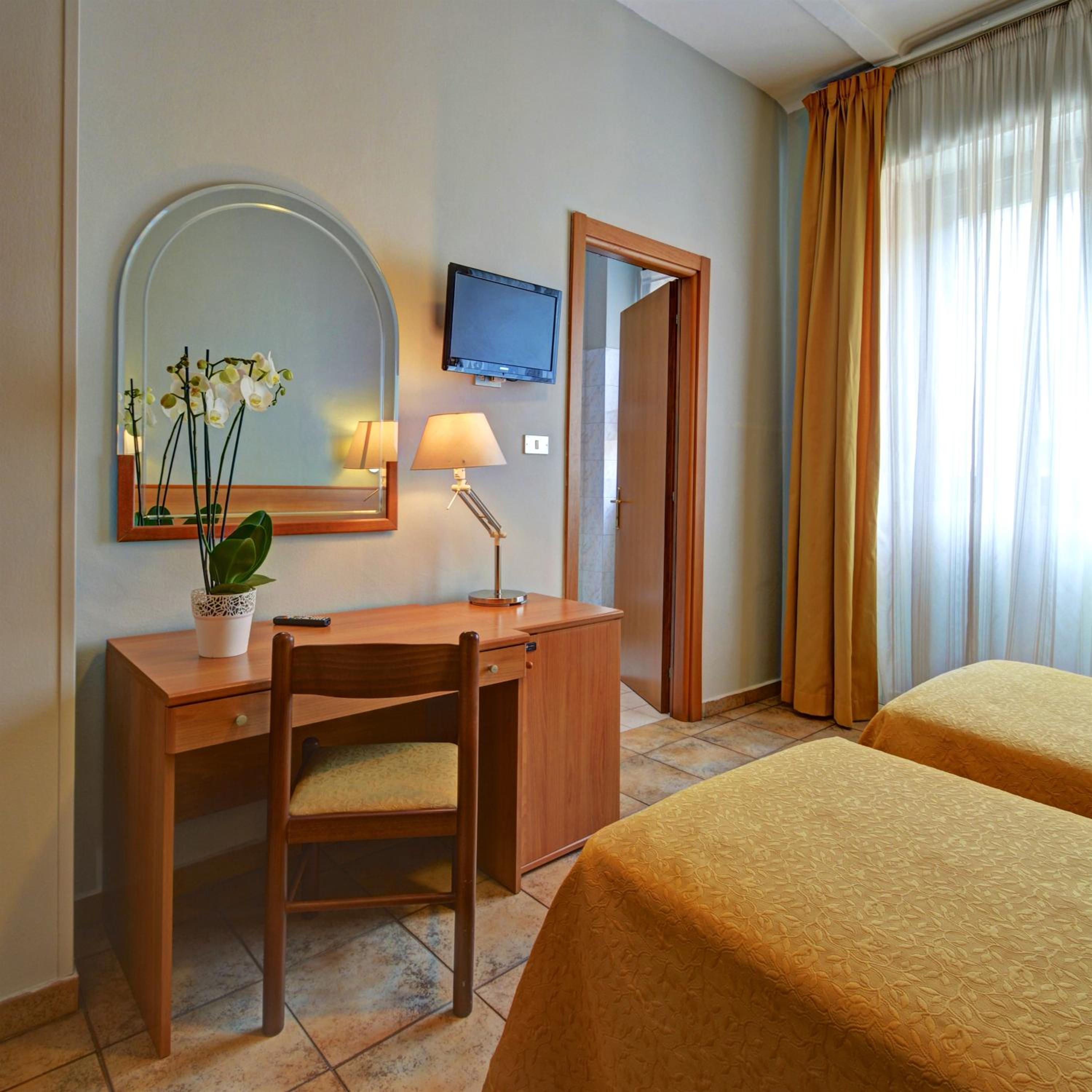 Twin Room - Photo 1