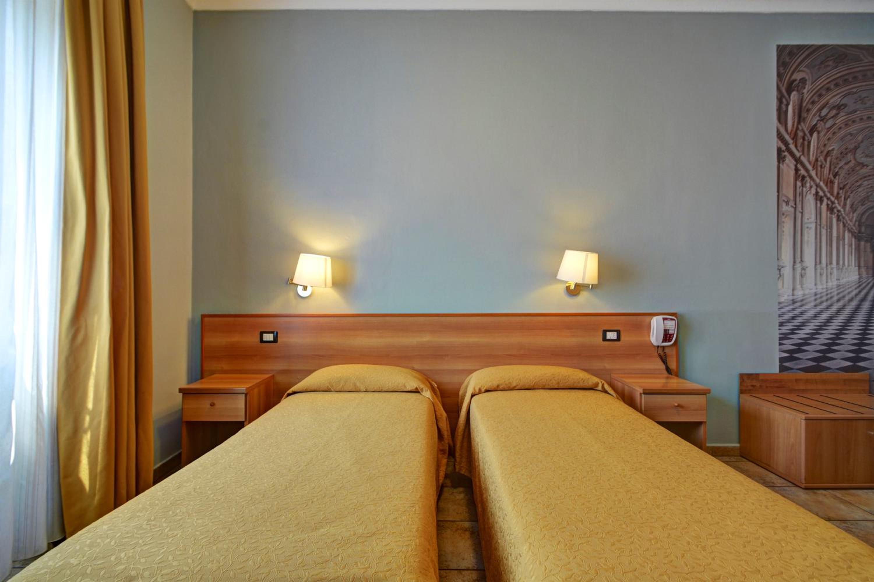 Twin Room - Photo 5