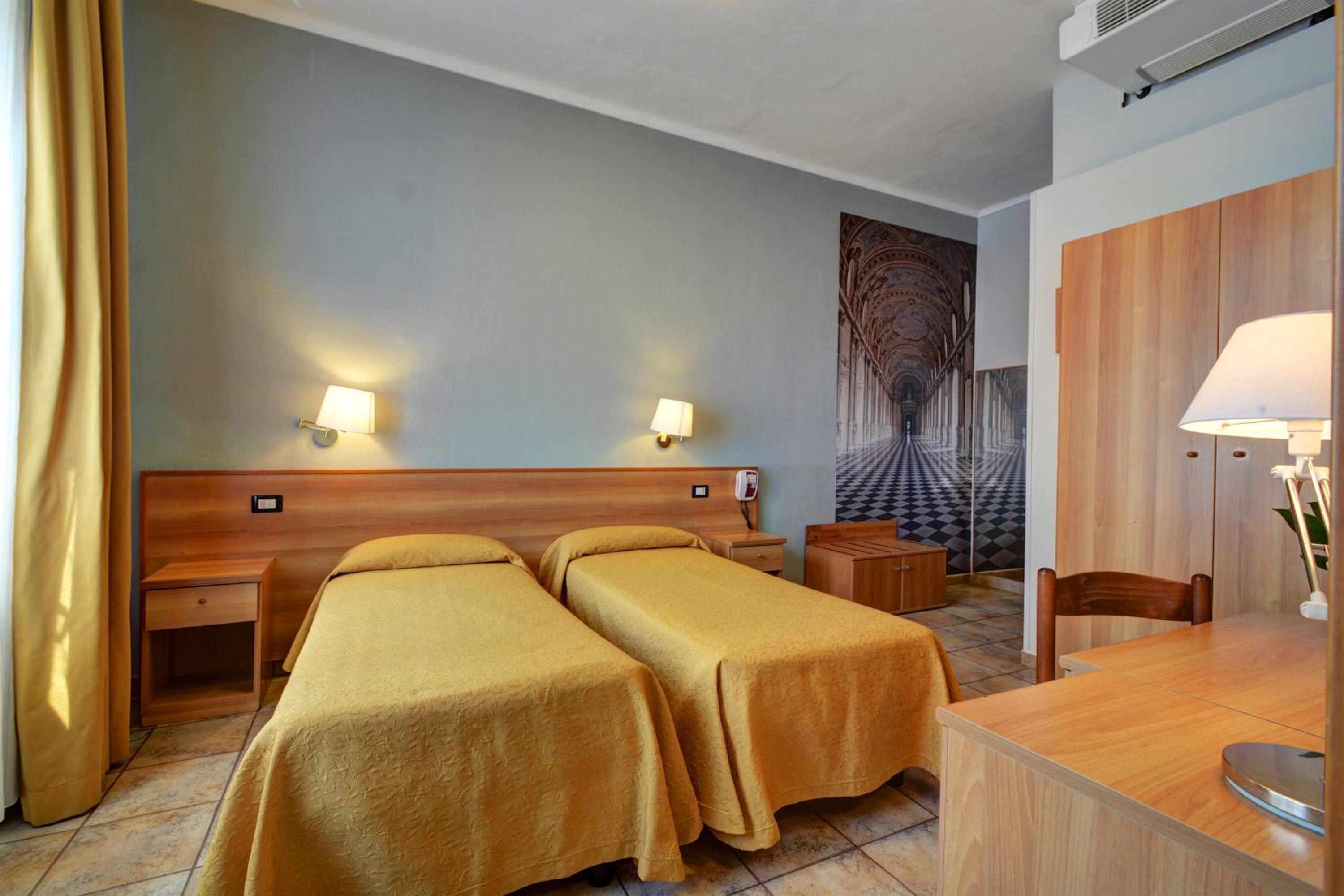 Twin Room - Photo 6
