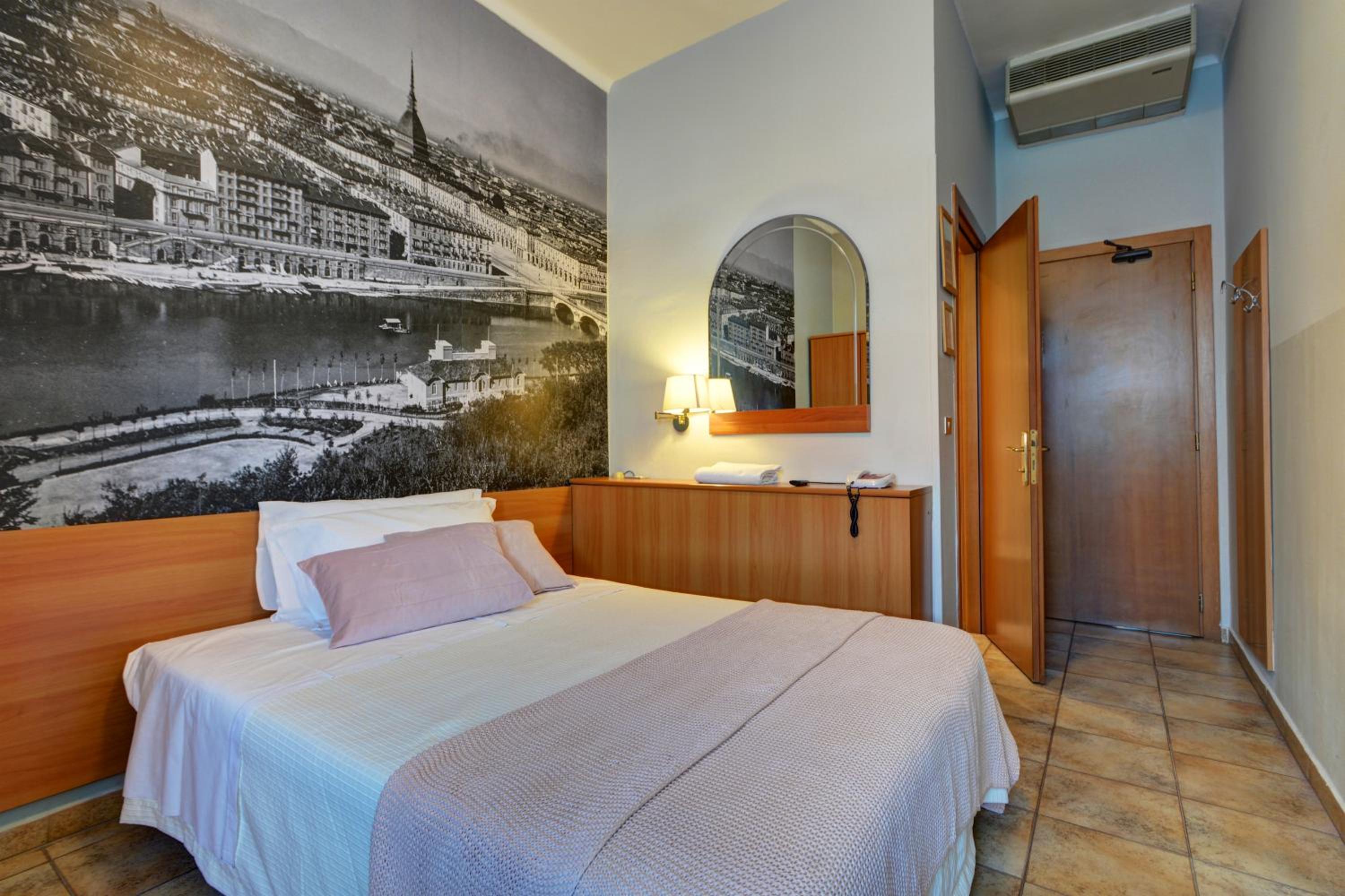 Economy Double Room - Photo 10