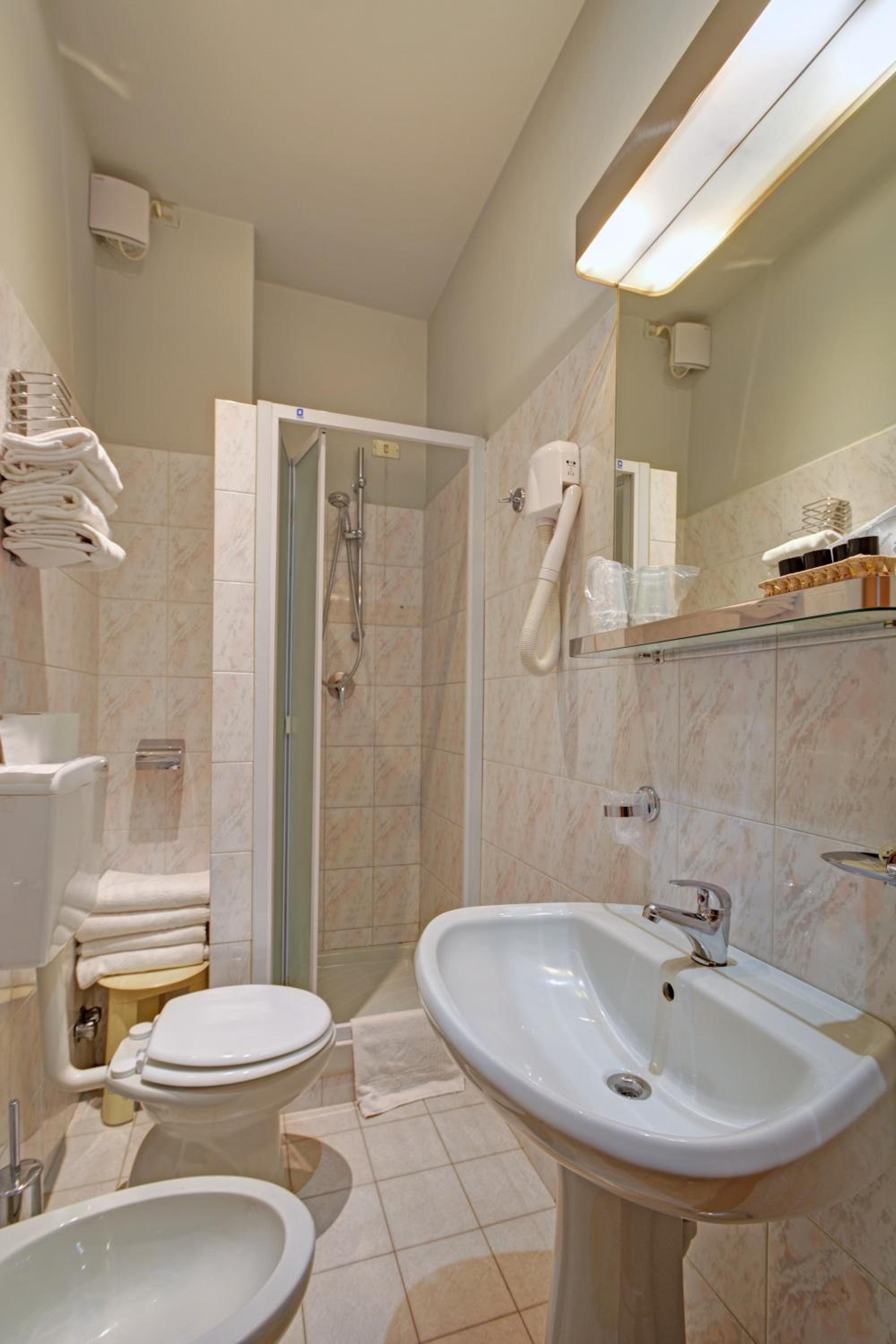 Quadruple Room - Photo 4