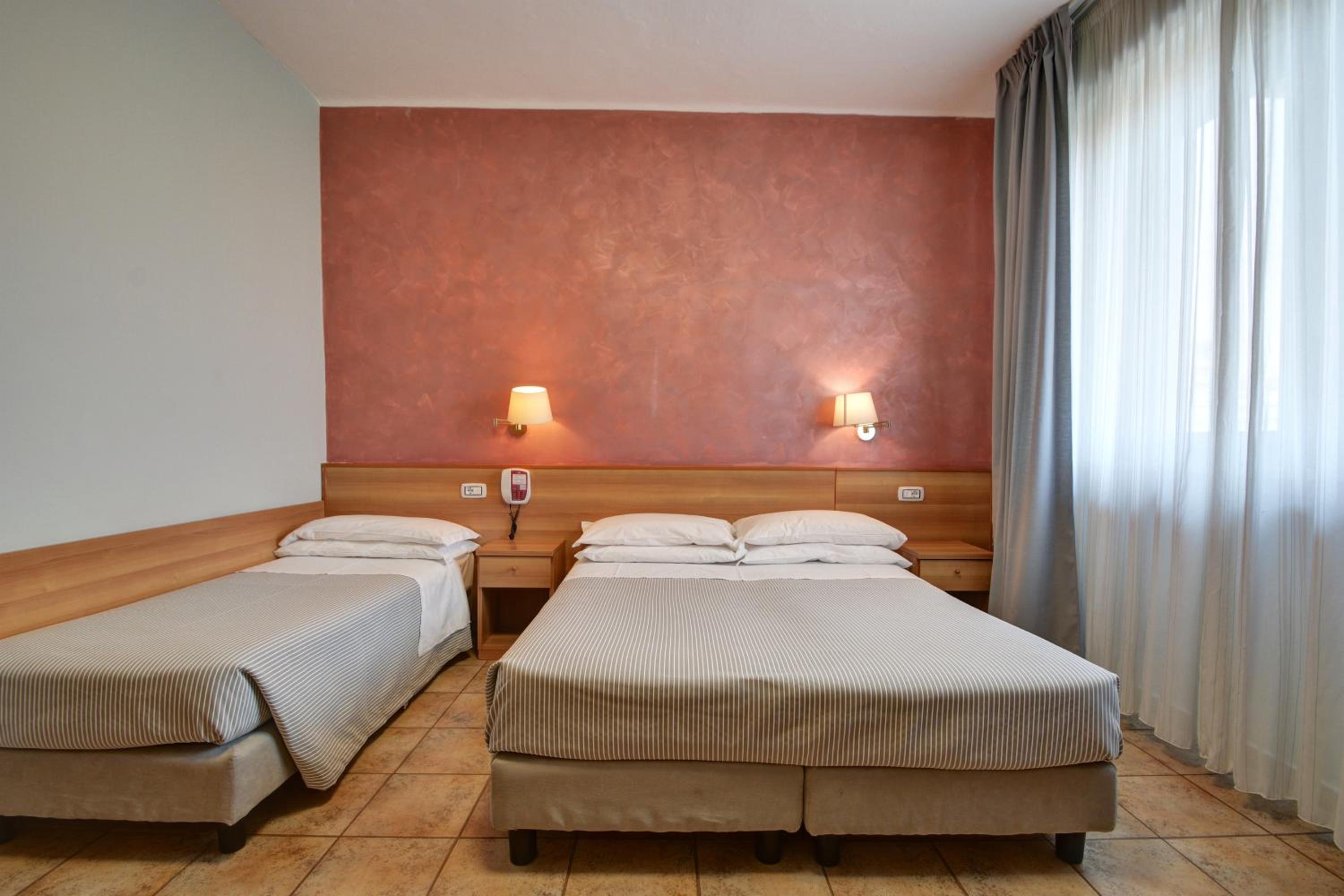 Quadruple Room - Photo 3