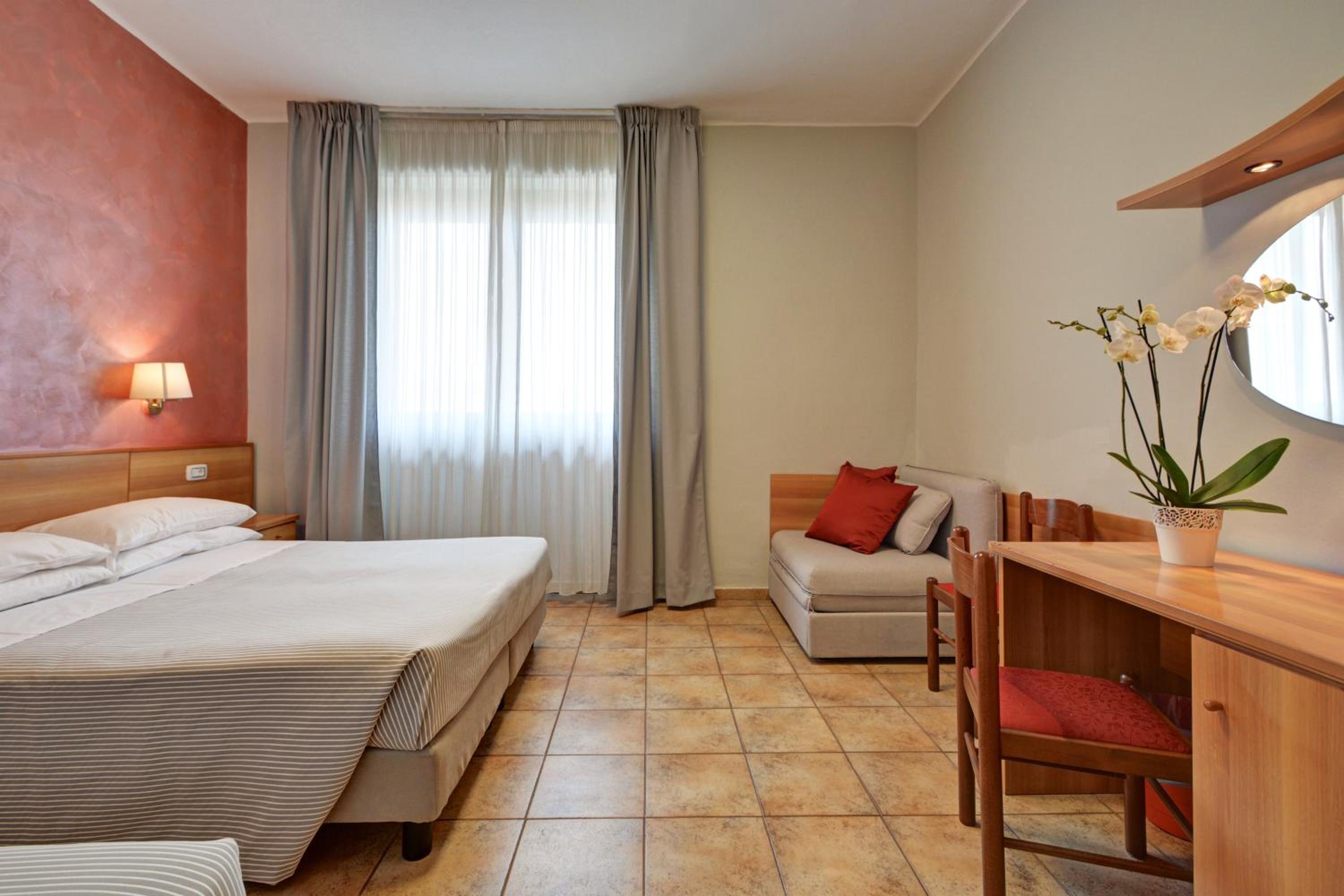 Quadruple Room - Photo 1