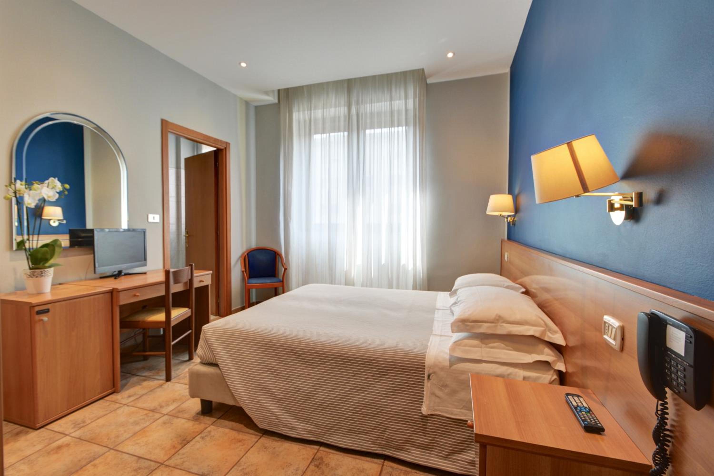 Double Room - Photo 2