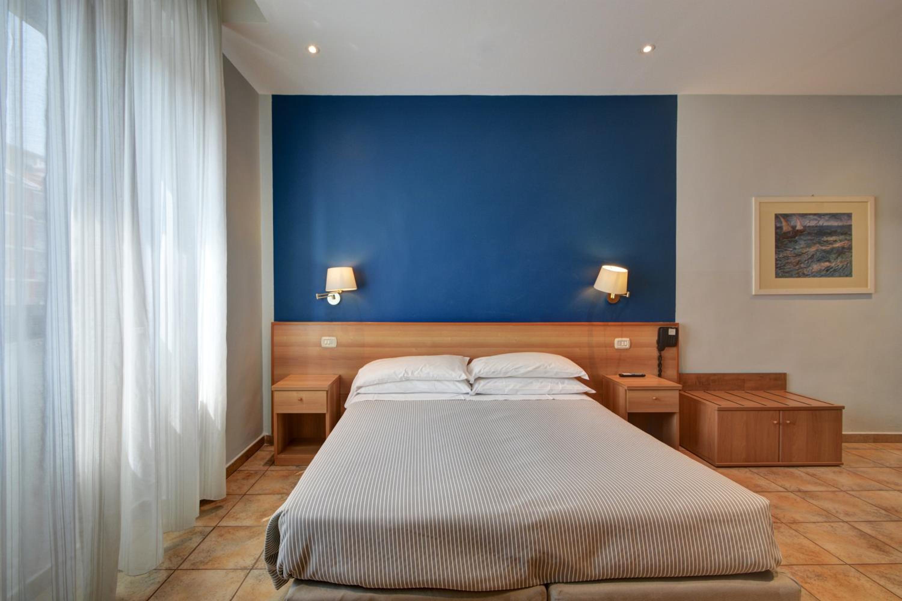 Double Room - Photo 10