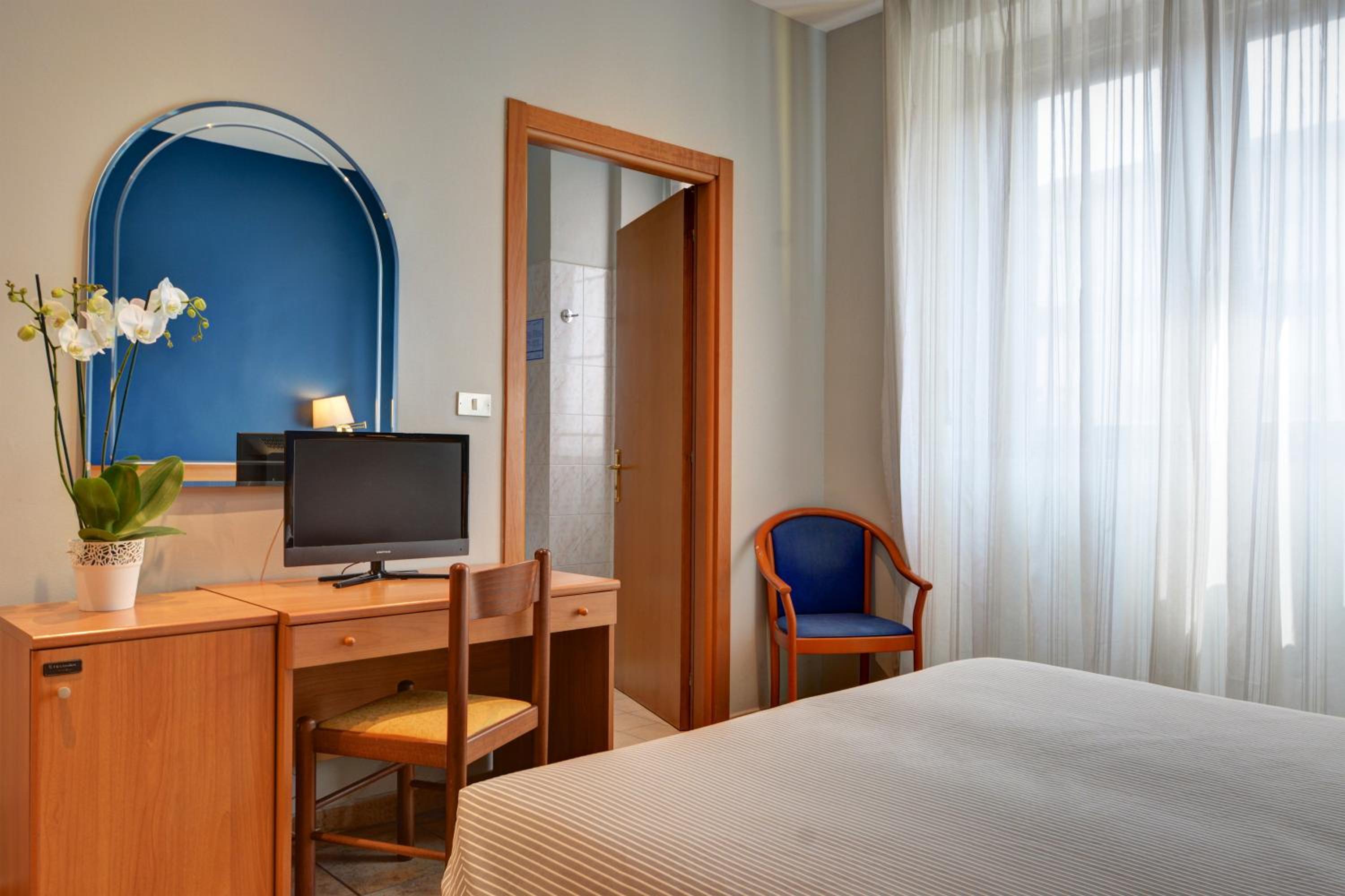 Double Room - Photo 8