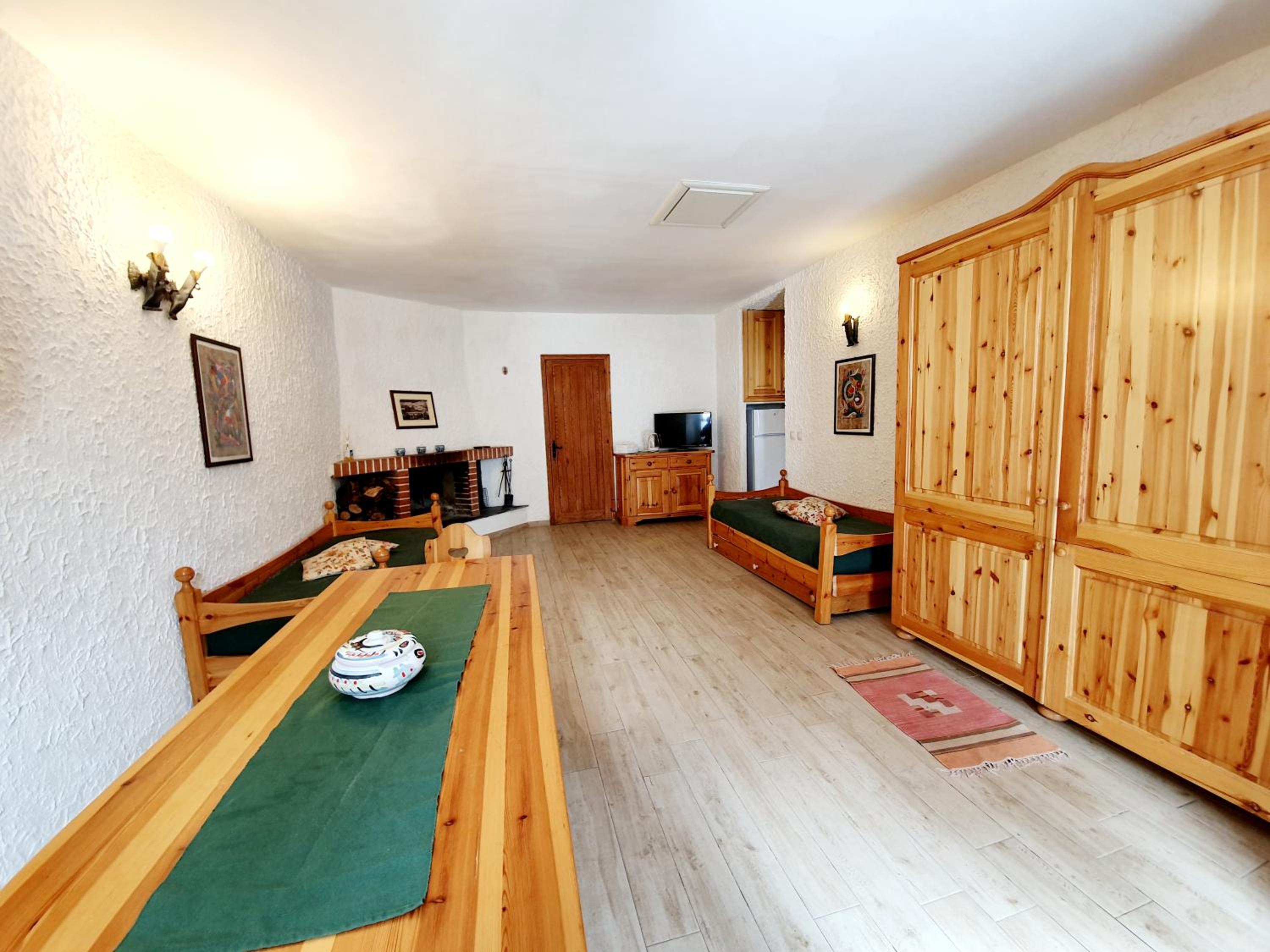 One-Bedroom Apartment (8 Adults) photo 1