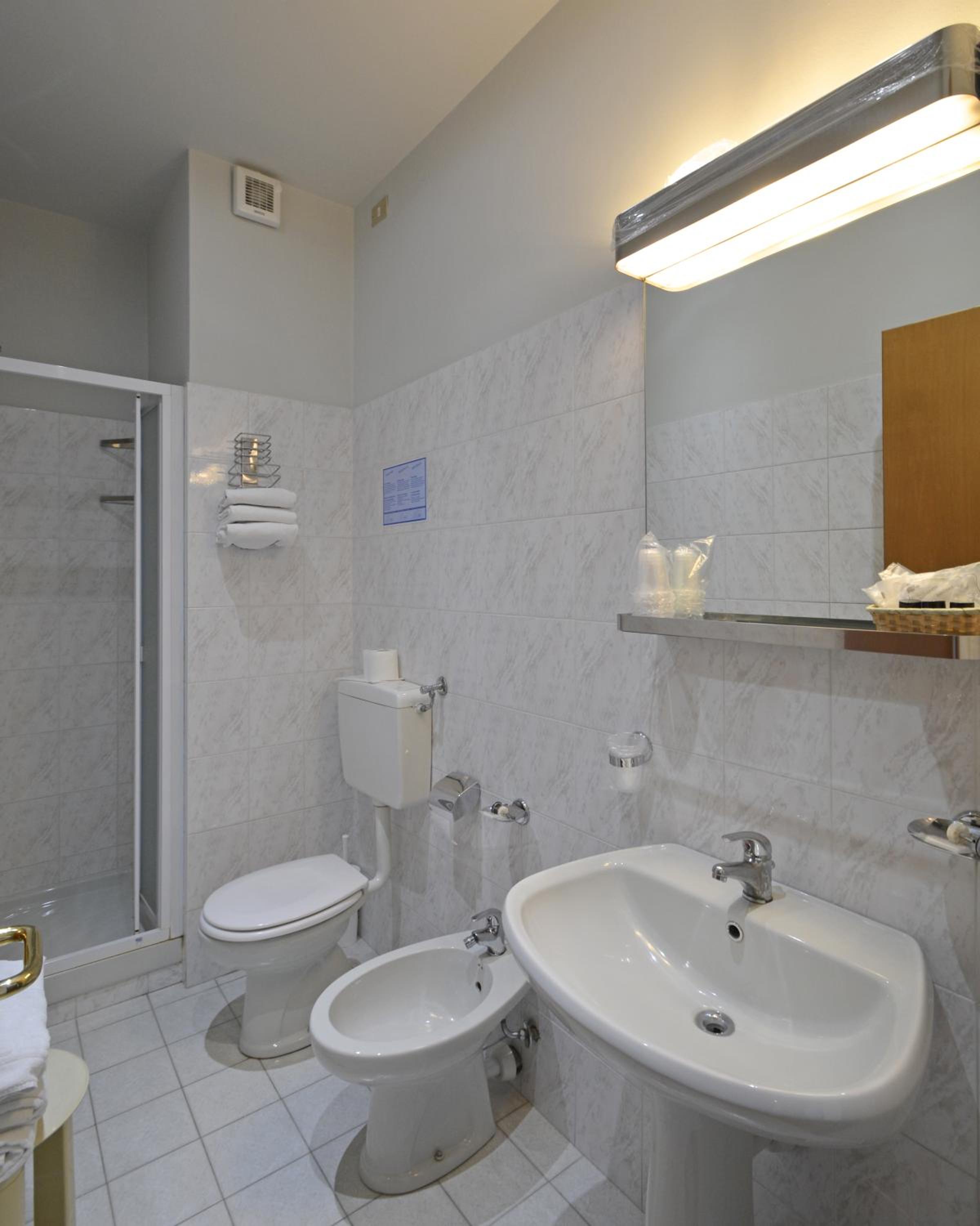 Quadruple Room - Photo 2