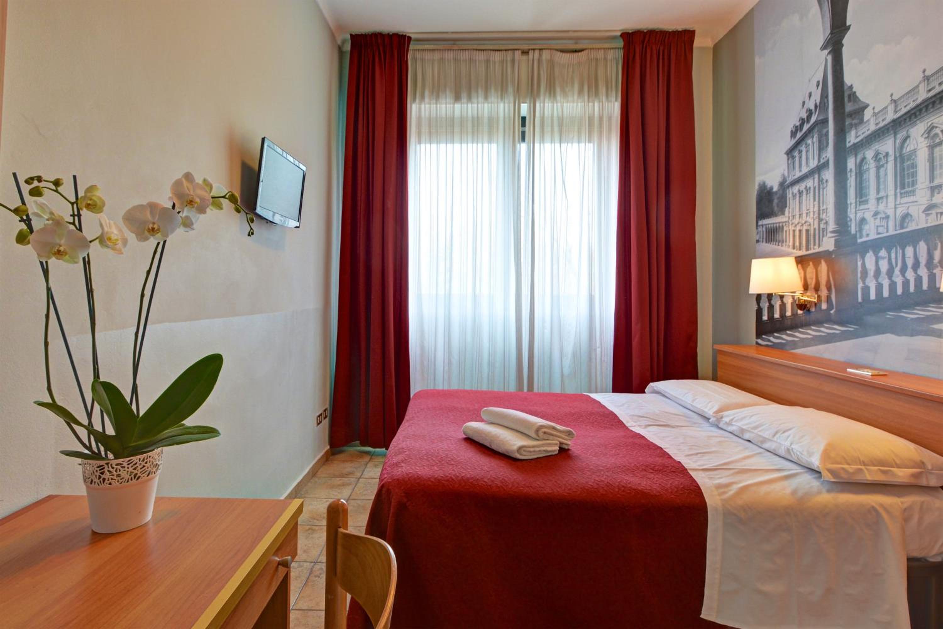 Double Room - Photo 13