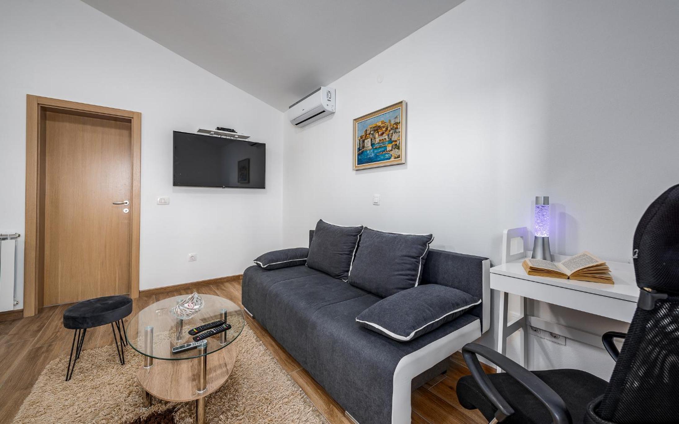 Deluxe Apartment