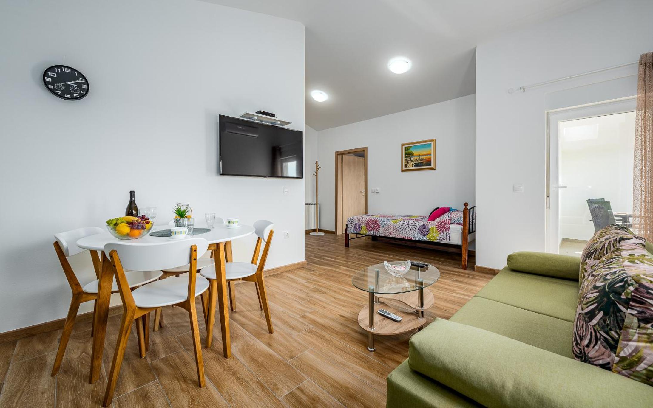 Apartment with Garden View