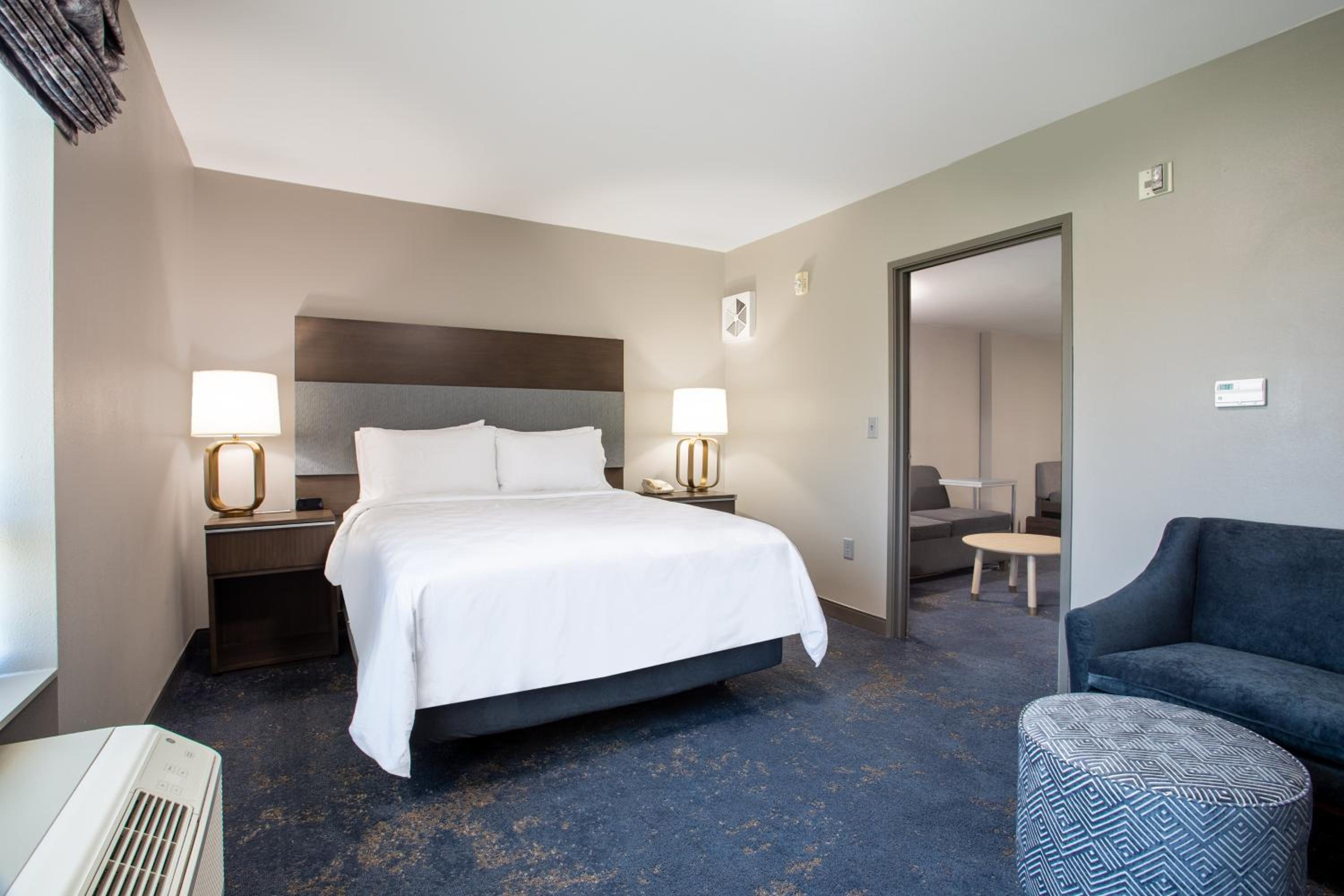 Queen Room - Hearing Accessible - Photo 3