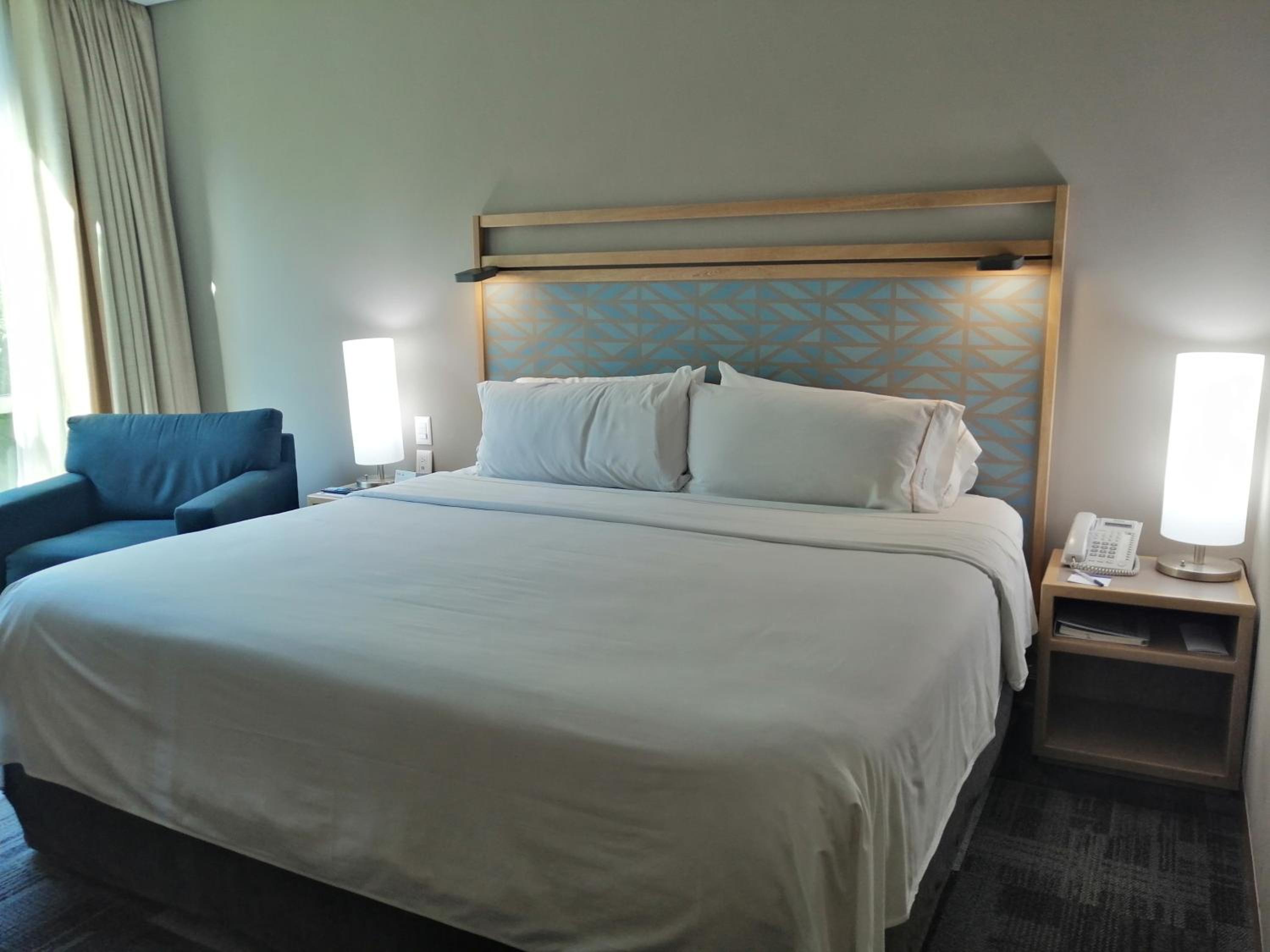 Deluxe King Suite with Hearing Accessible Tub - Non-Smoking