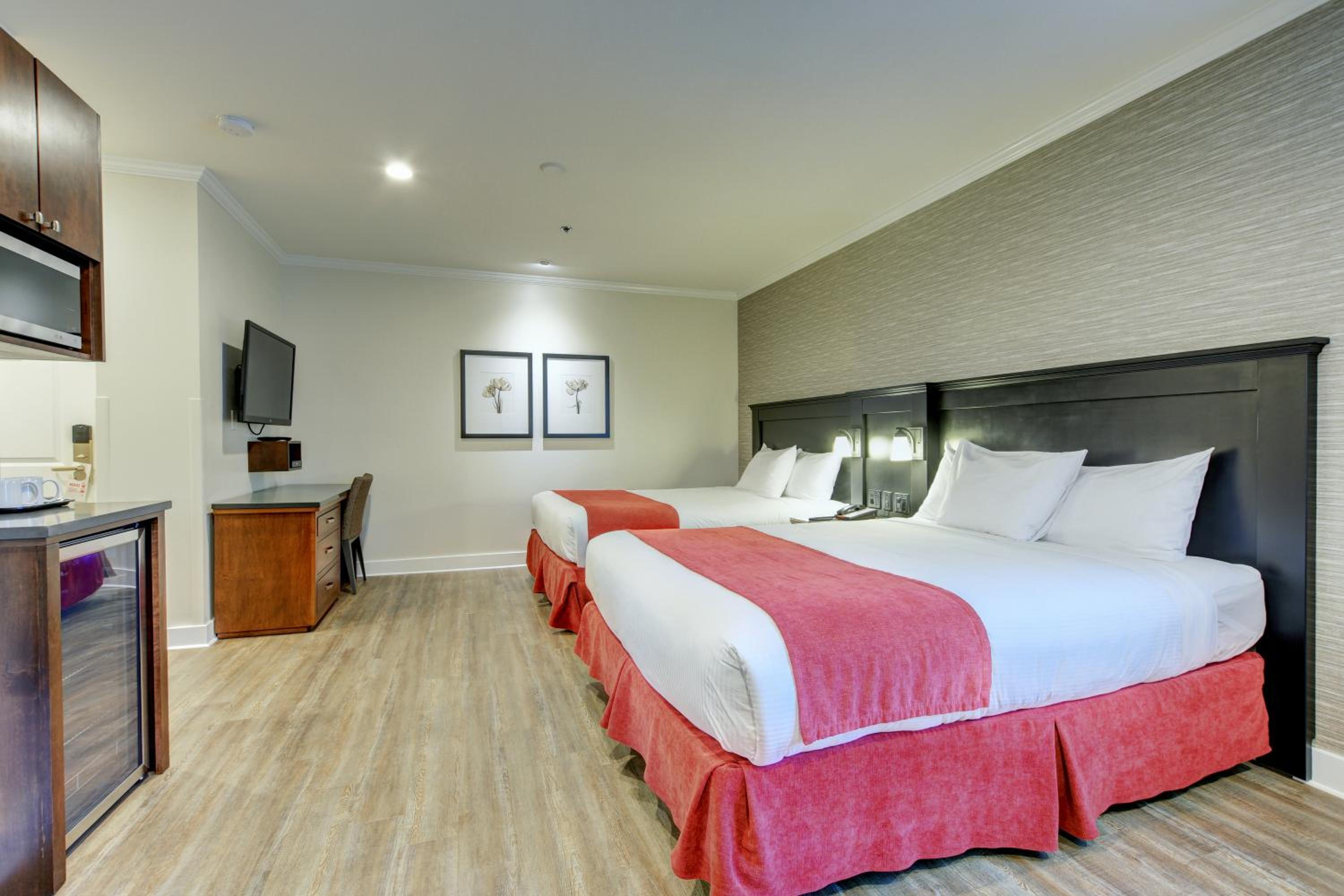 Queen Room with Two Queen and Pullout Sofa photo 1