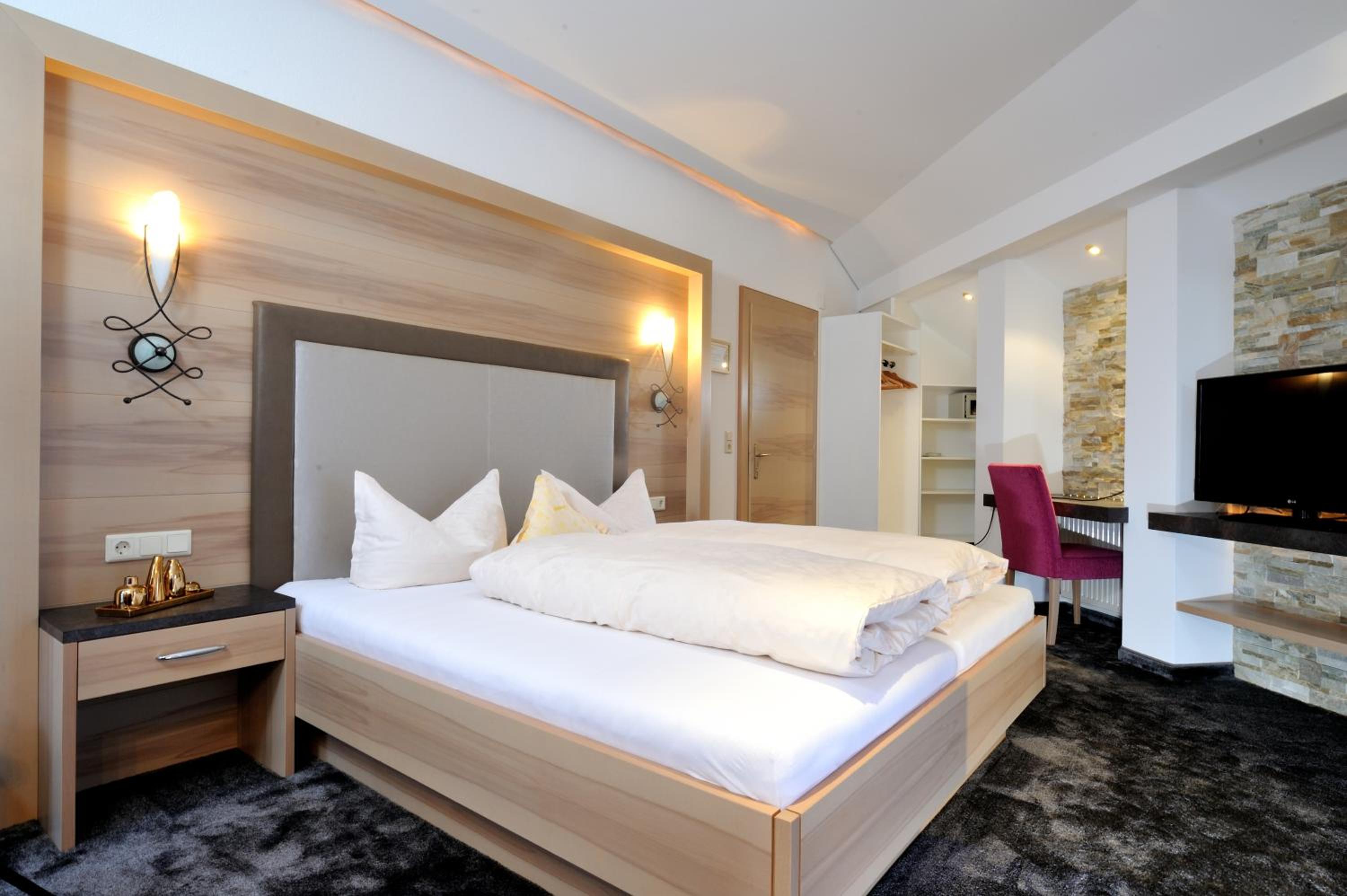 Double Room with Bath photo 3